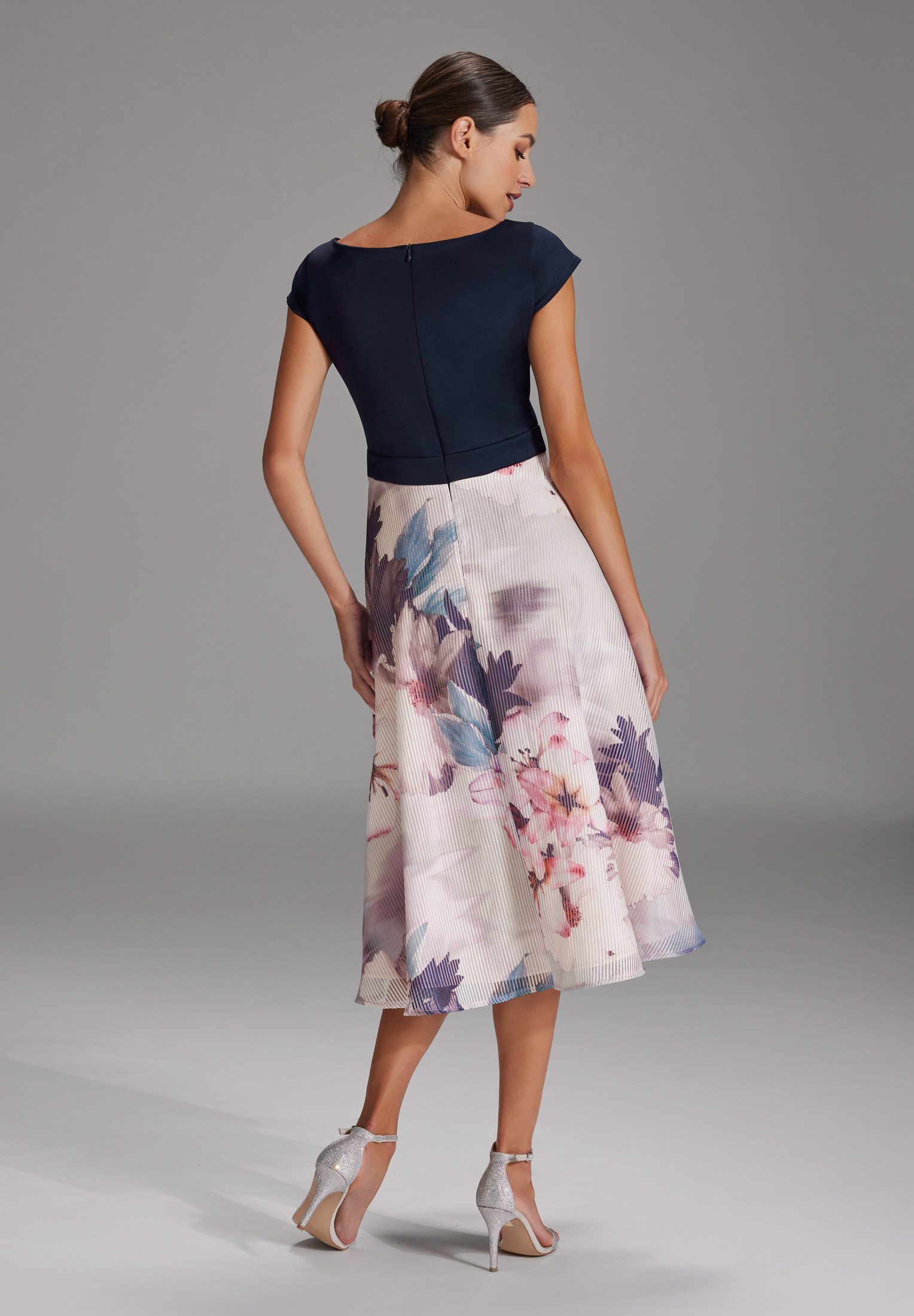 SWING Cocktailkleid - Cocktailkleid aus Materialmix Taillierter Schnitt mit ausgestelltem Rockteil