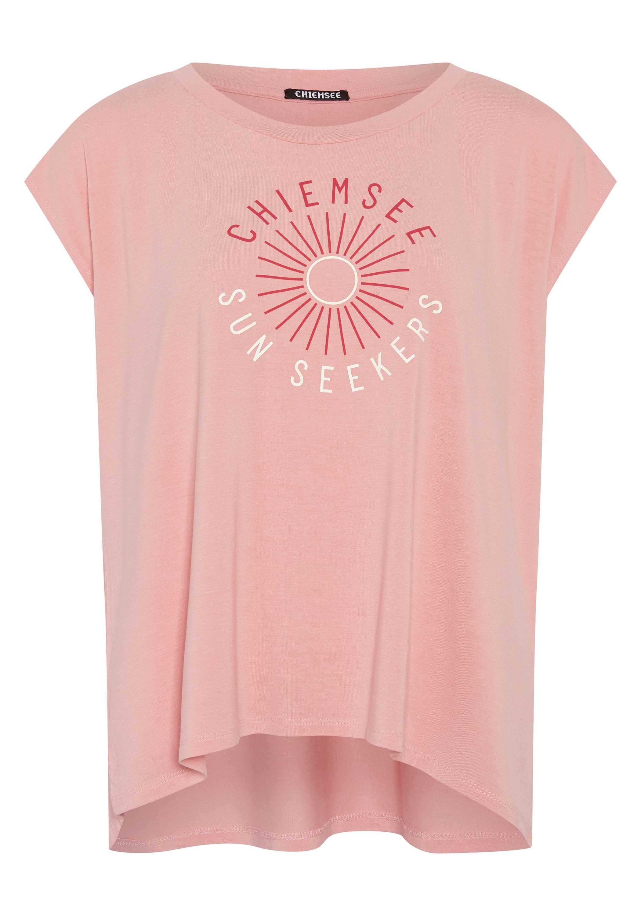 Chiemsee Print-Shirt T-Shirt mit Schriftzug und Motiv 1, Mit etwas weiterem  Rundhalsausschnitt