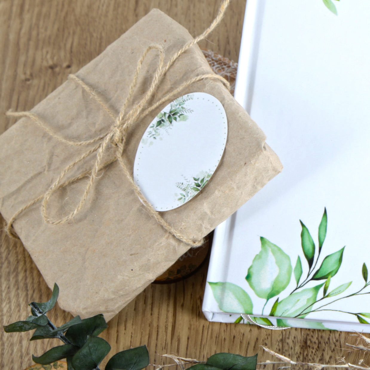 Logbuch-Verlag Dekofigur 200 Etiketten auf Rolle weiß grün Eukalyptus oval günstig online kaufen