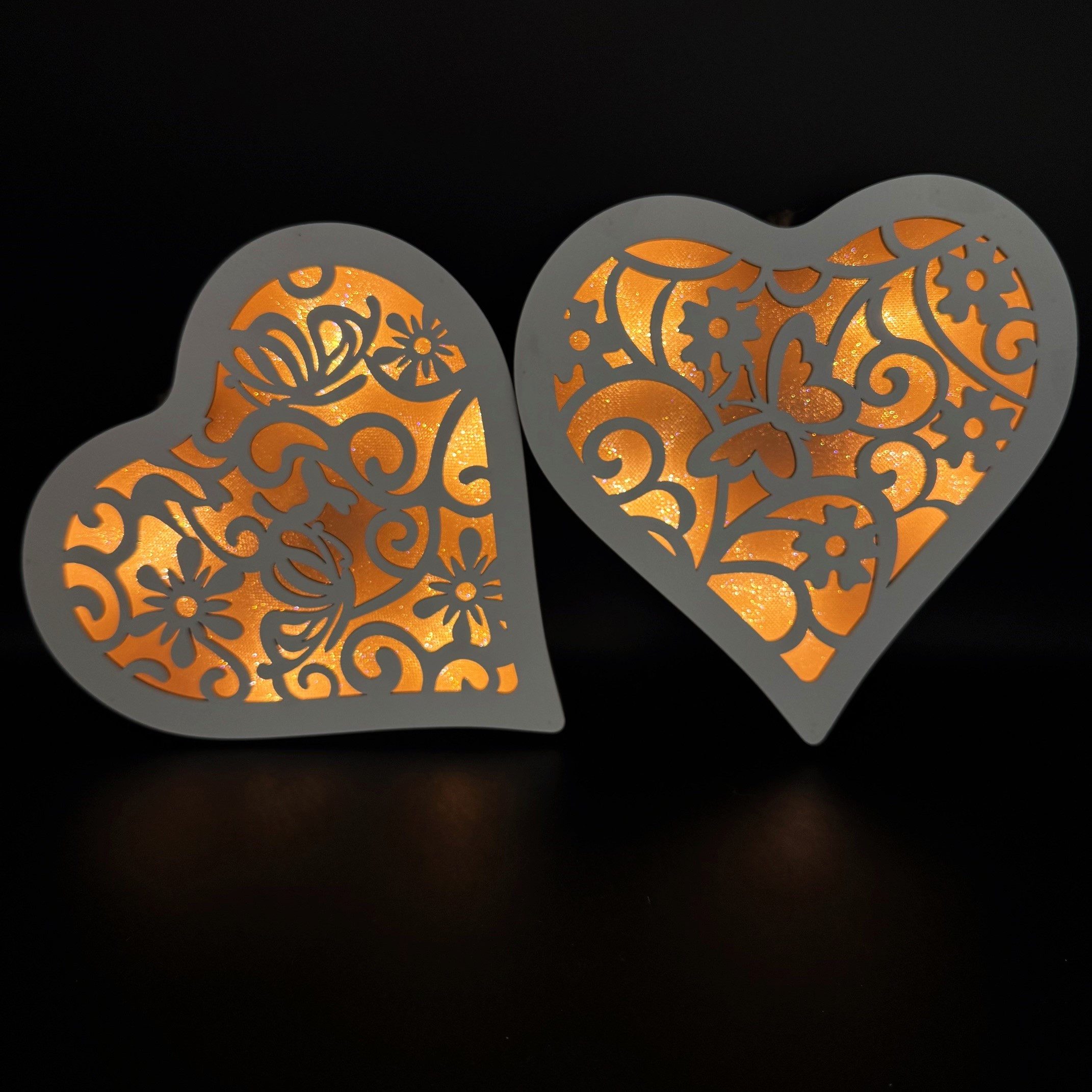 Online-Fuchs Dekofigur 2 Herzen aus Holz mit LED-Hologramm Beleuchtung zum günstig online kaufen