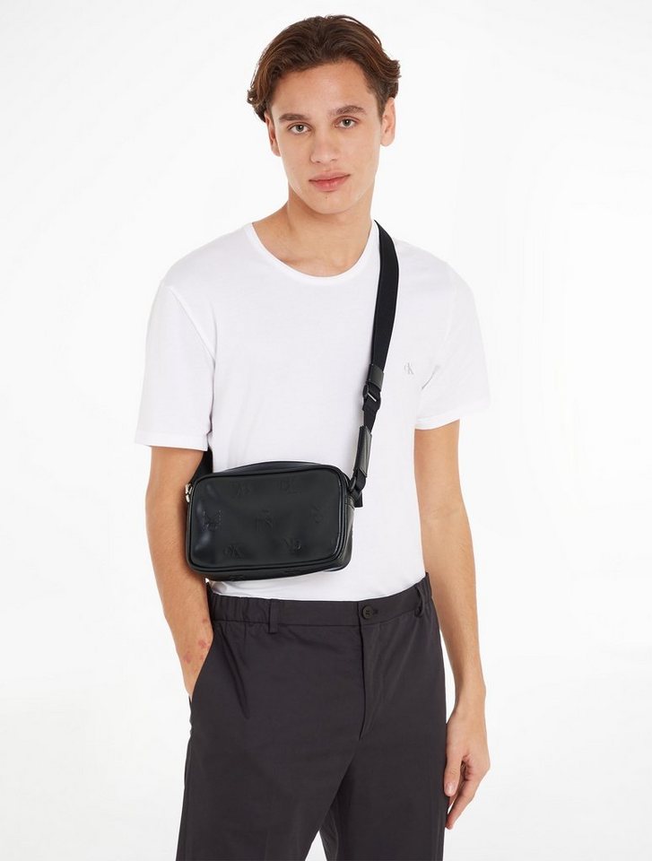 Calvin Klein Jeans Mini Bag MONOGRAM SOFT CAMERA BAG22 AOP, mit Allover- Logoprint