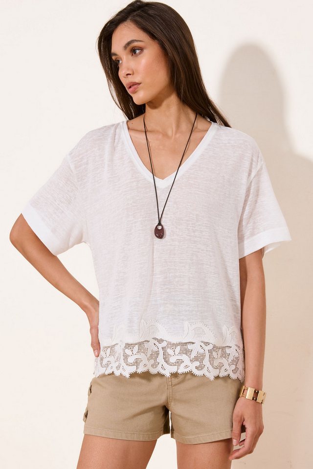 LIPSY T-Shirt Lipsy T-Shirt mit Spitzensaum und V-Ausschnitt (1-tlg)
