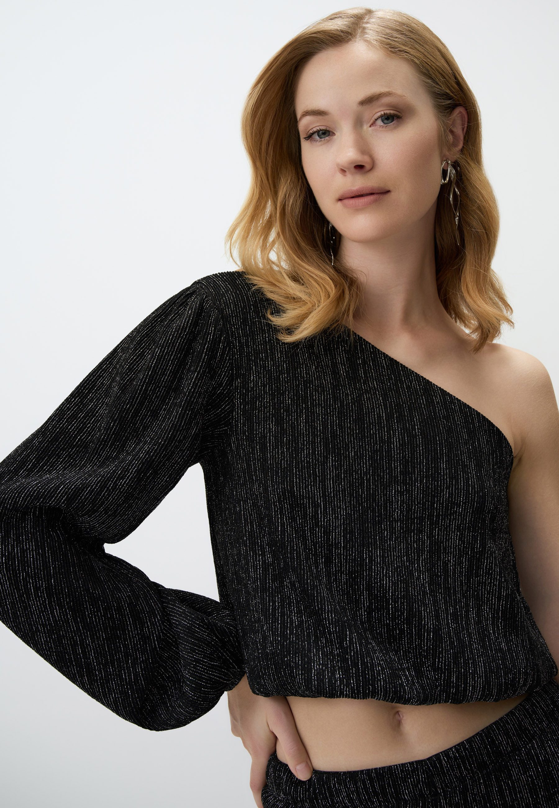 Blusentop Schicke Schwarze One-Shoulder-Bluse Mit Metallic-Streifen