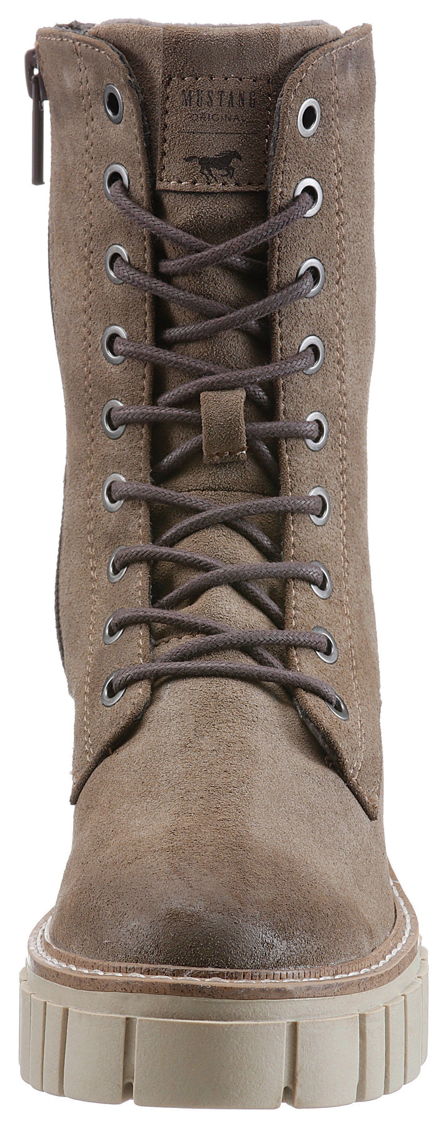 Mustang Shoes Schnürboots mit Profilsohle taupe