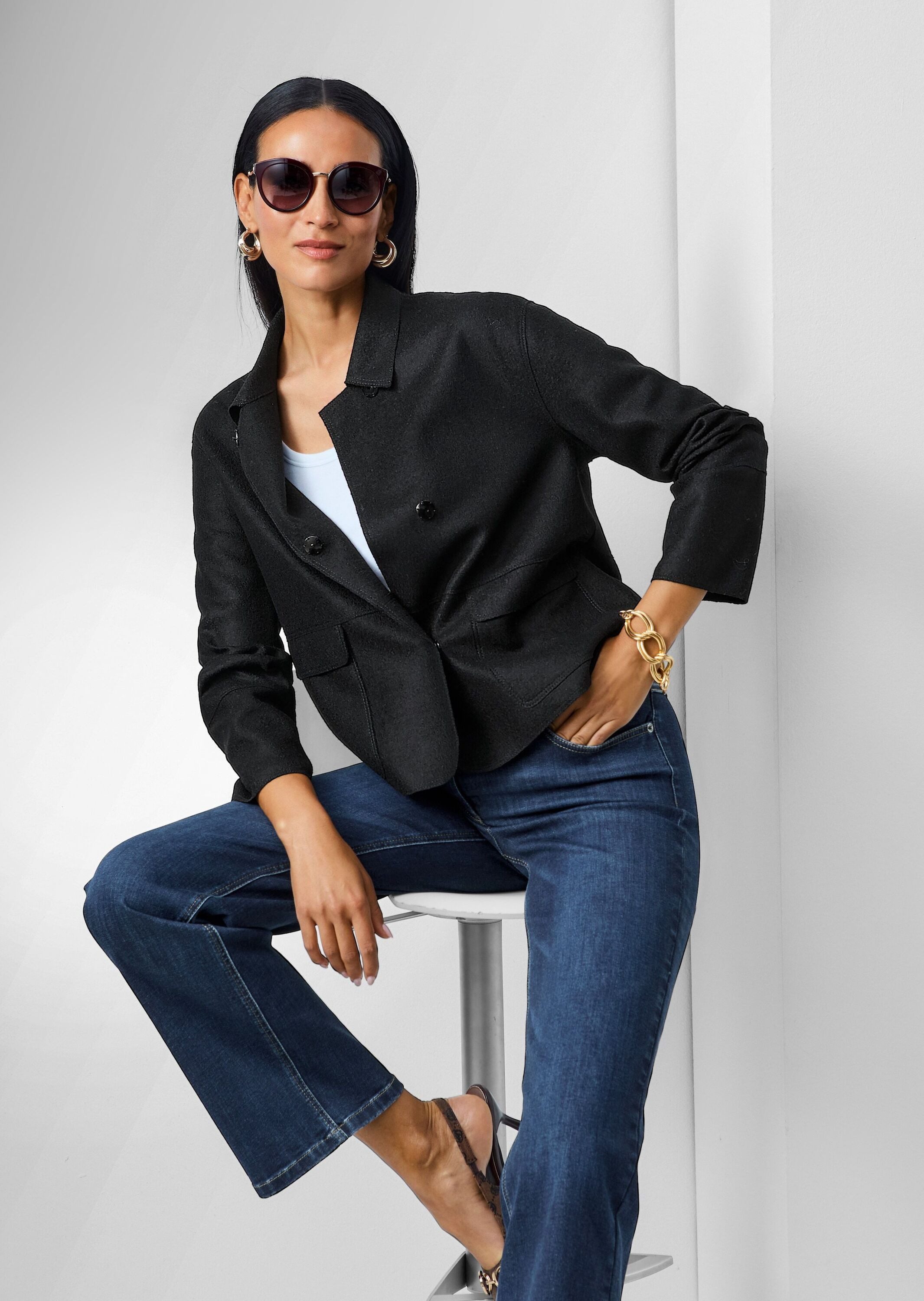 MADELEINE Kurzblazer Wollblazer mit Klappkragen und Pattentaschen Modischer Kurzblazer mit Pattentaschen und Klappkragen