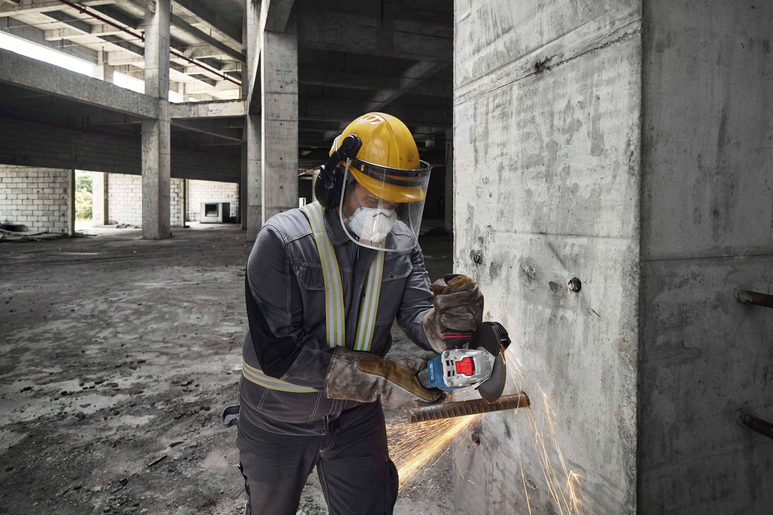 BOSCH Akku-Winkelschleifer GWX 18V-11 S, max. 9000 U/min, Mit X-LOCK Ohne Akku - in L-BOXX 136