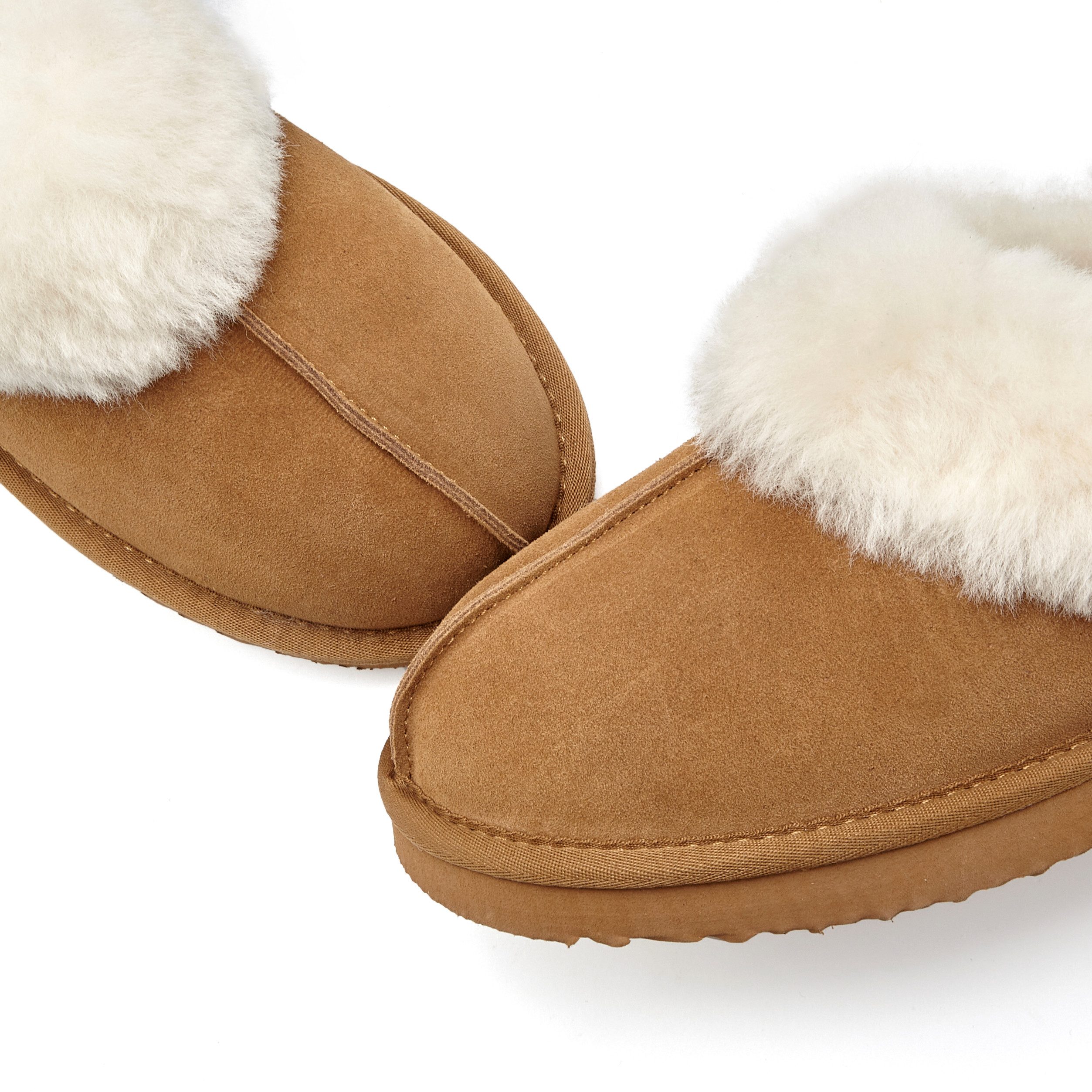 Vivance Dreams by Lascana Plüsch Hausschuh, Pantolette, Pantoffel, Homeslippers Hausschuh mit kuscheligem Lammfell aus Leder – Bild 4 von 5