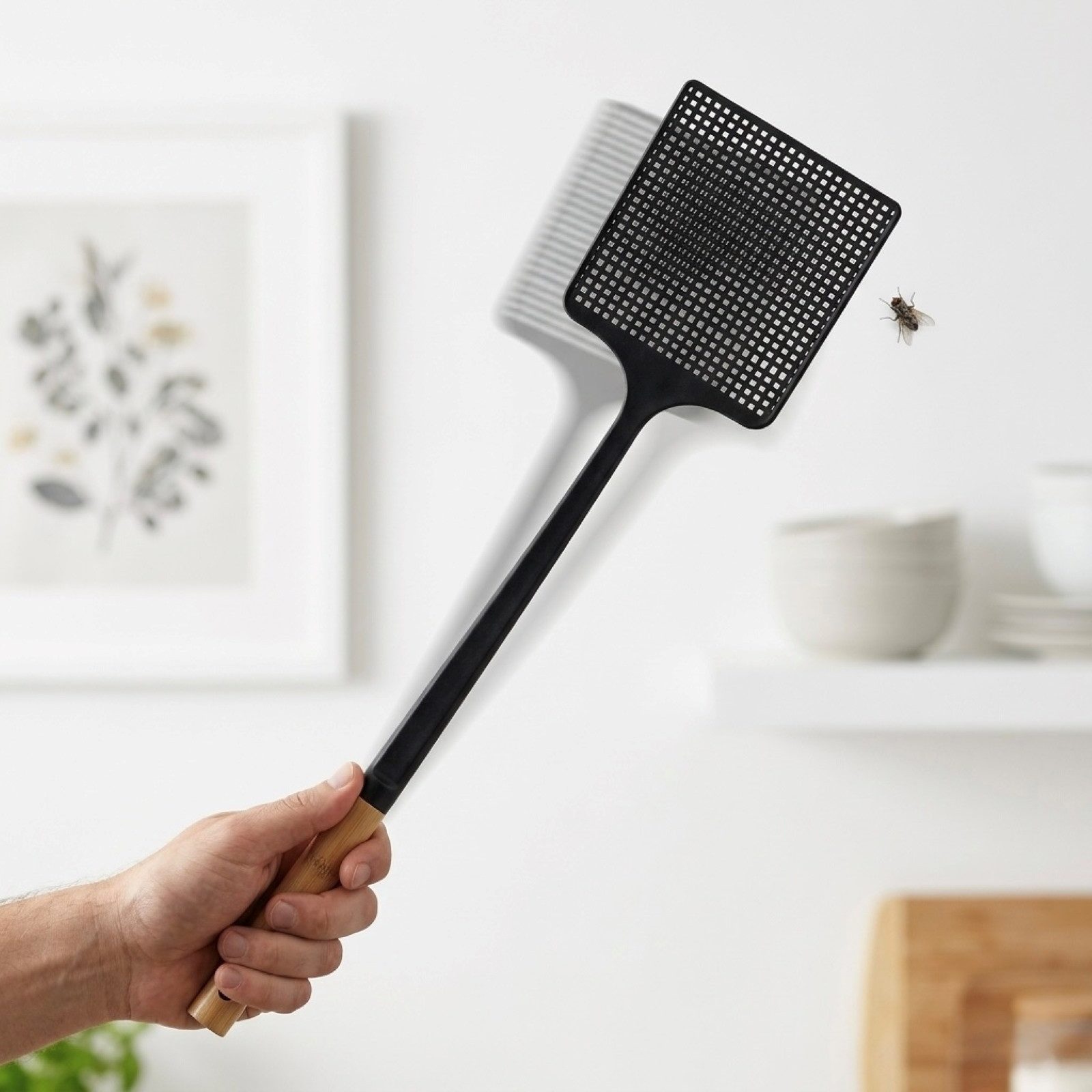 HAC24 Fliegenklatsche Stabile Mückenklatsche Moskitoklatsche, Schwarz 46 cm Mit Bambusgriff