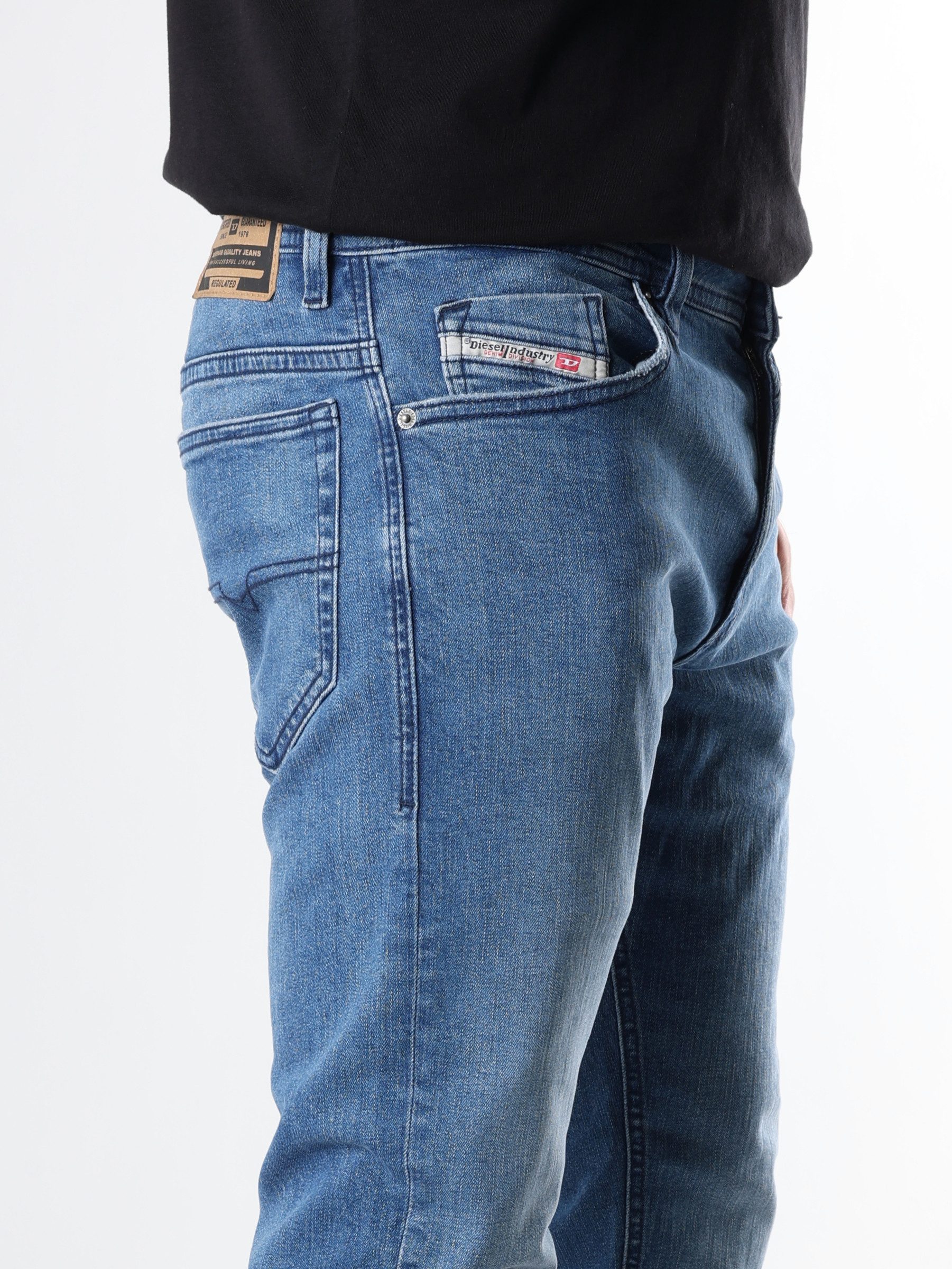 Diesel Slim-fit-Jeans niedrige Leibhöhe - THOMMER-R - Länge:32 Leichter Denim, mittlerer bis hoher Stretch – Bild 3 von 3