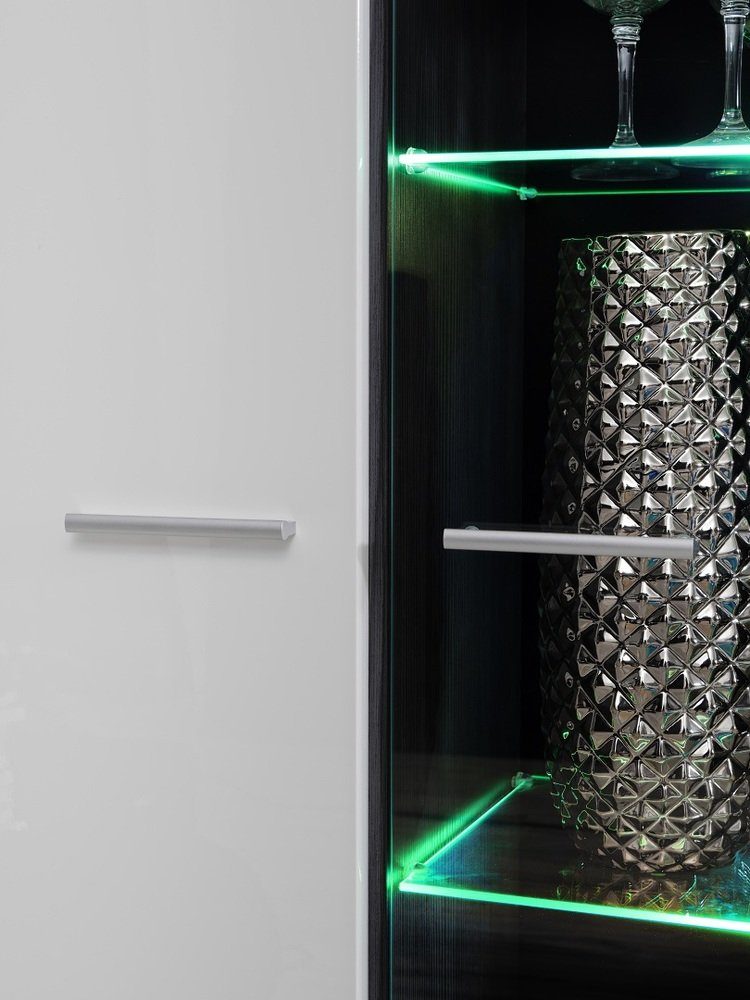 99rooms Wohnwand Irvine, (Wohnmöbel, Wohnzimmer-Set, Set (4-St), bestehend aus 2xStandvitrine, 1xLowboard, 1xWandboard, inkl. LED-Beleuchtung, mit Glaseinsatz,variabel stellbar und hängbar, Hochglanzfronten