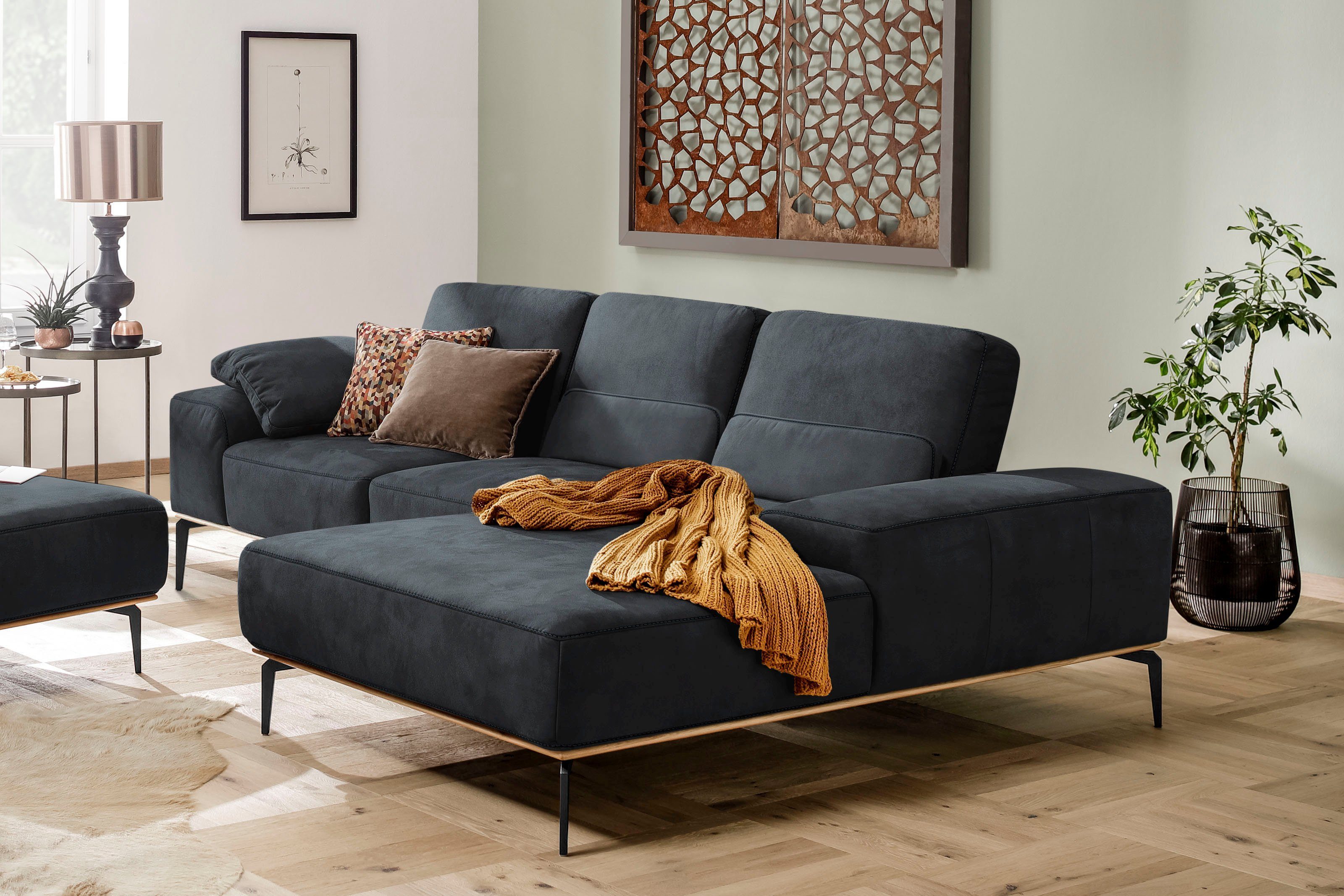 W.SCHILLIG Ecksofa run, Designsofa mit tollem Sitzkomfort, bequem, L-Form, mit Holzsockel, Füße in Schwarz pulverbeschichtet, Breite 279 cm