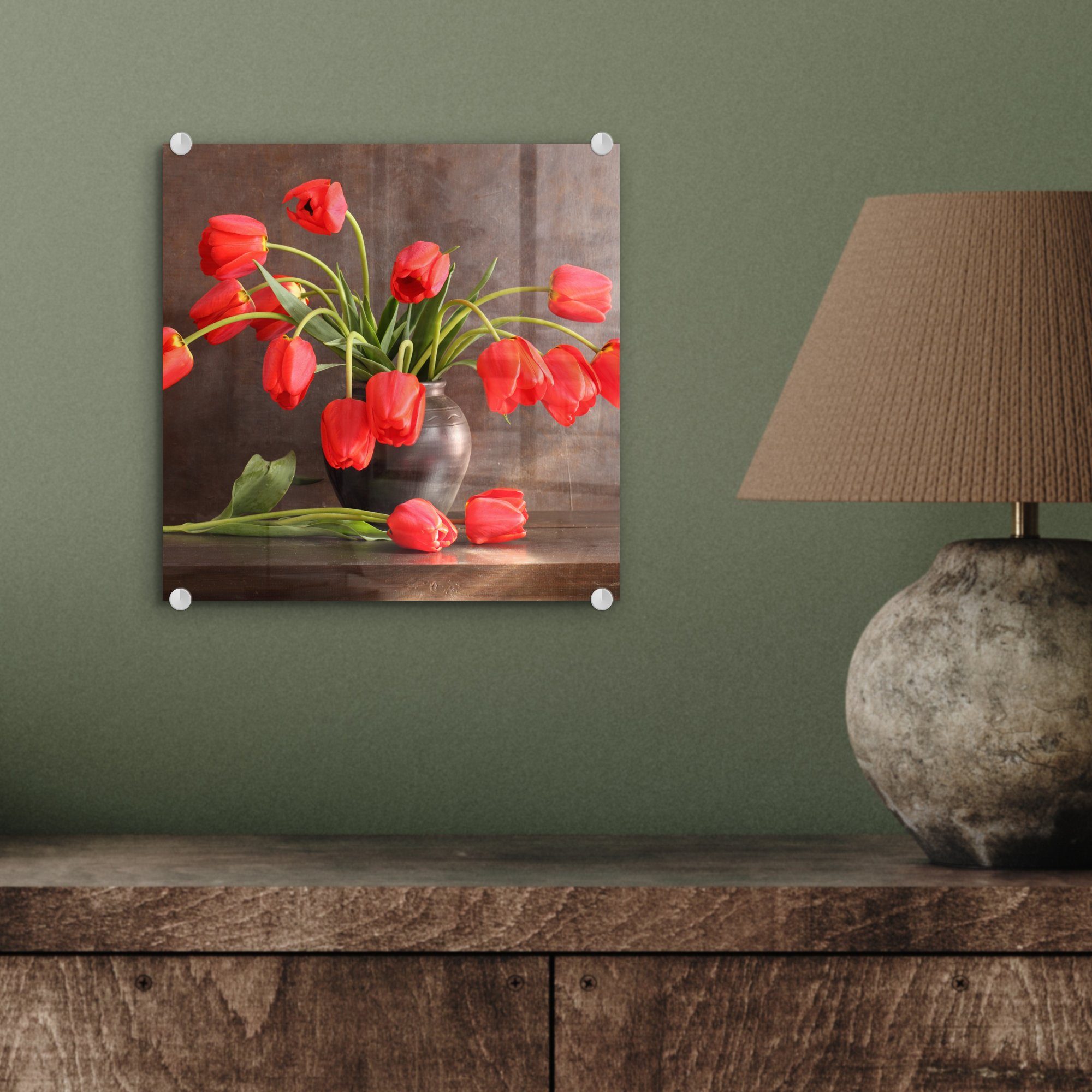 MuchoWow Acrylglasbild Ein auf Glas Bilder einem Wandbild auf - Hintergrund, Wanddekoration Tulpen (1 Foto roter St), Glasbilder dunklen Glas - Strauß vor 