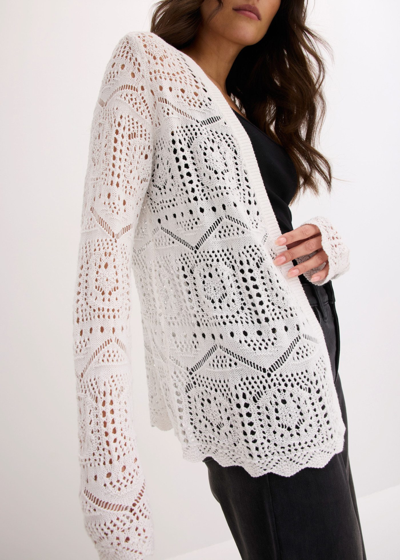 bonprix Ajourstrickjacke Ajourstrick, aus Baumwoll-Polyacryl-Mix, Loose Fit, ohne Kragen