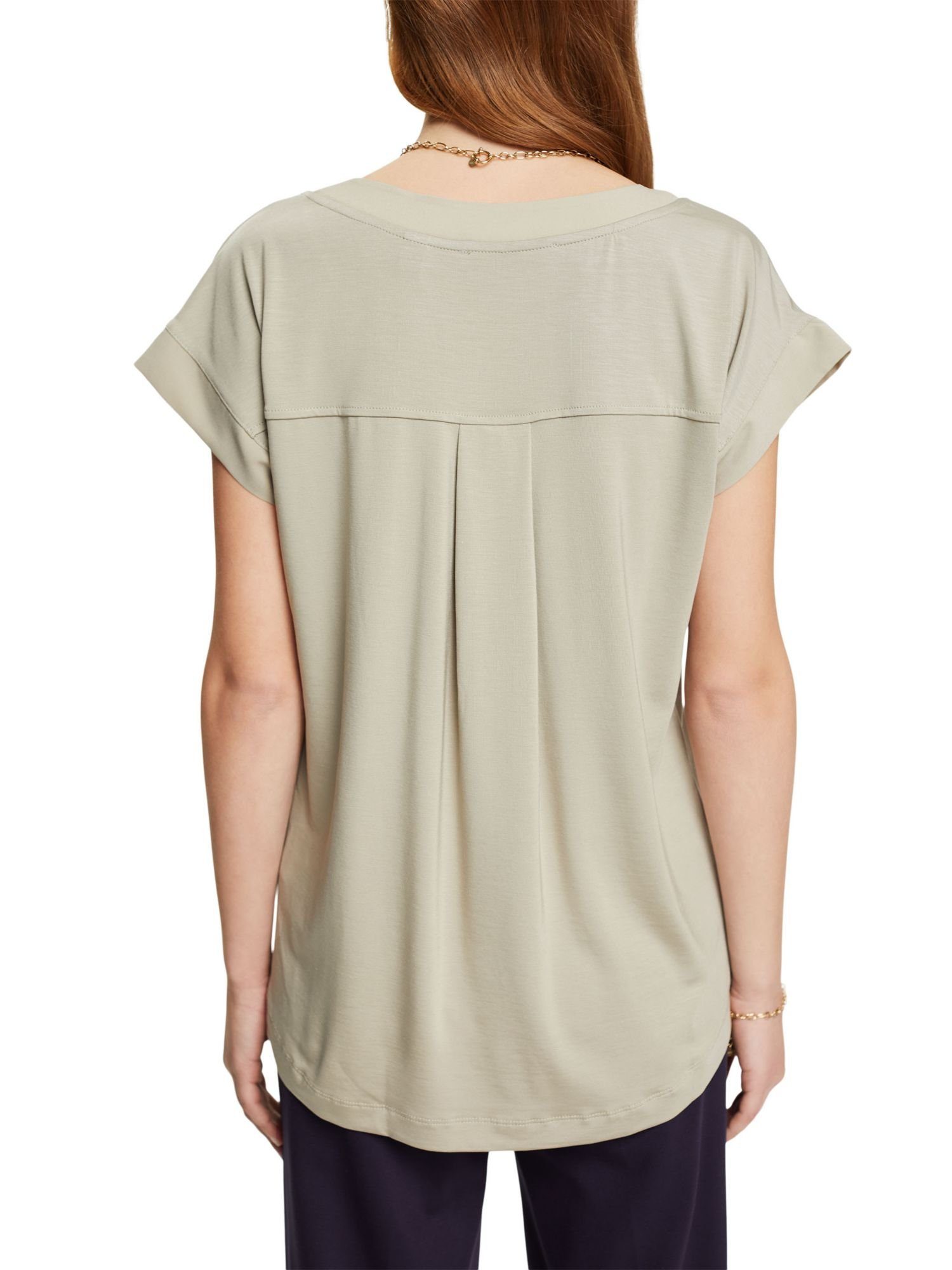 Esprit Collection T-Shirt T-Shirt mit V-Ausschnitt, TENCEL™ (1-tlg),  Ärmelkanten und Ausschnitt mit Kontrastblende