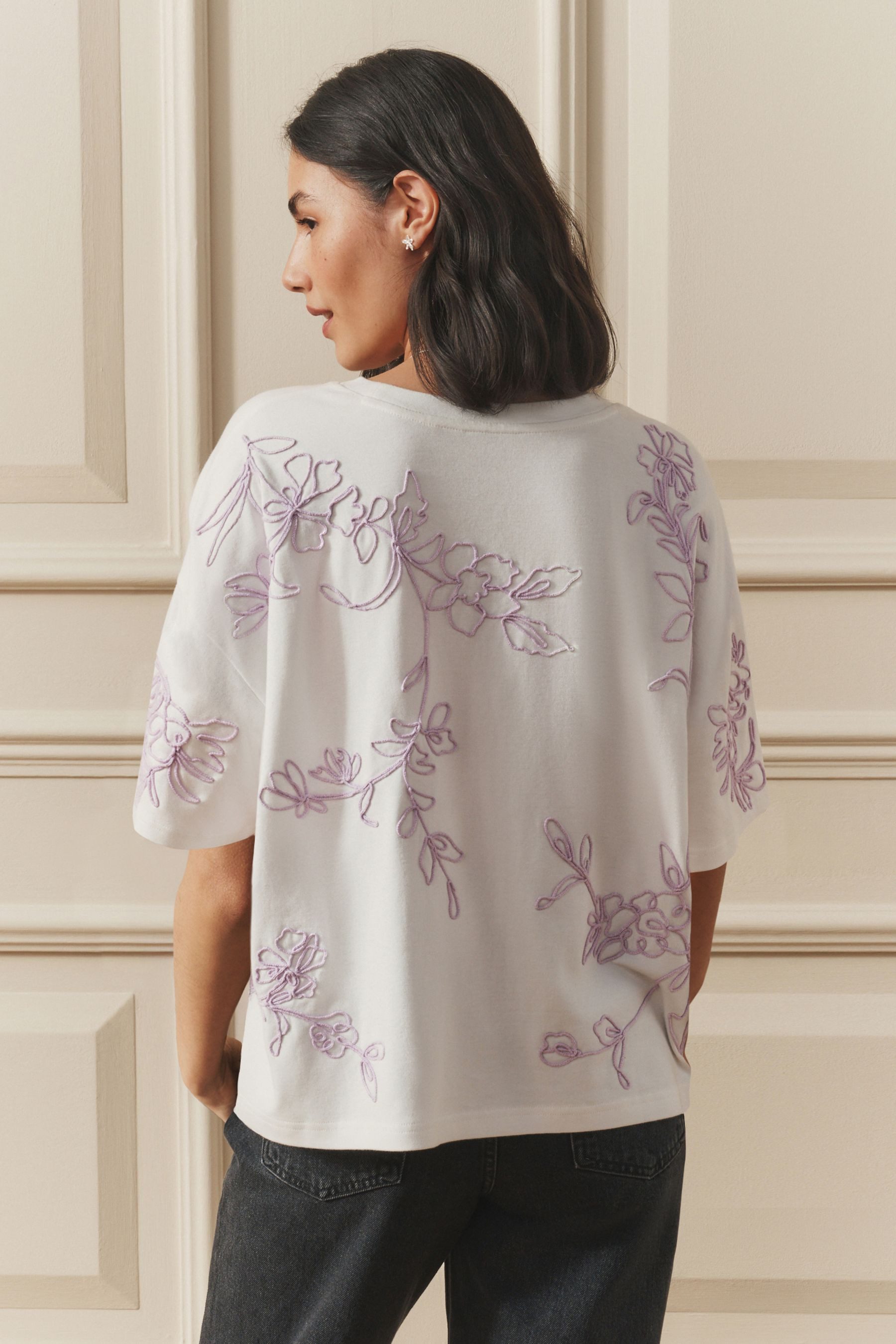 LAURA ASHLEY T-Shirt Laura Ashley T-Shirt mit Blumenstickerei (1-tlg)