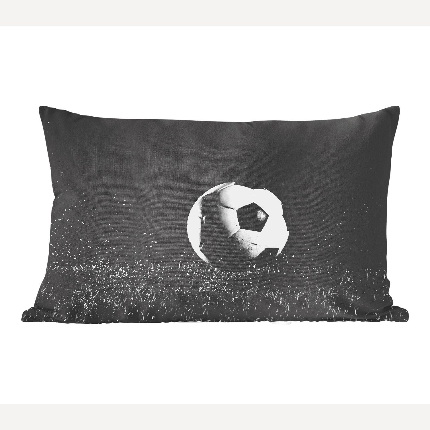 MuchoWow Dekokissen Fußball auf dem Rasen - schwarz und weiß, Wohzimmer Dekoration, Zierkissen, Dekokissen mit Füllung, Schlafzimmer