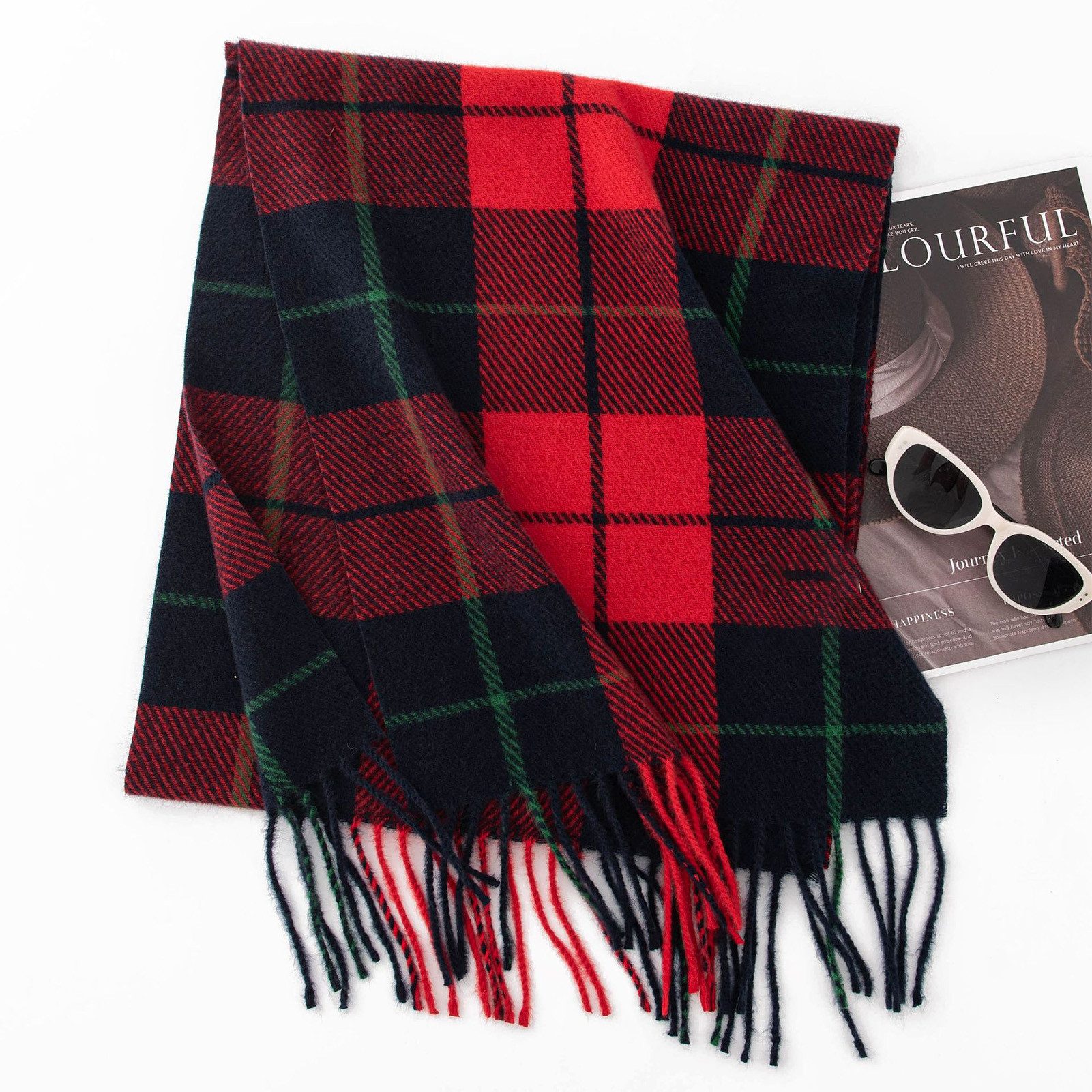 Tiefblau und rot kariert