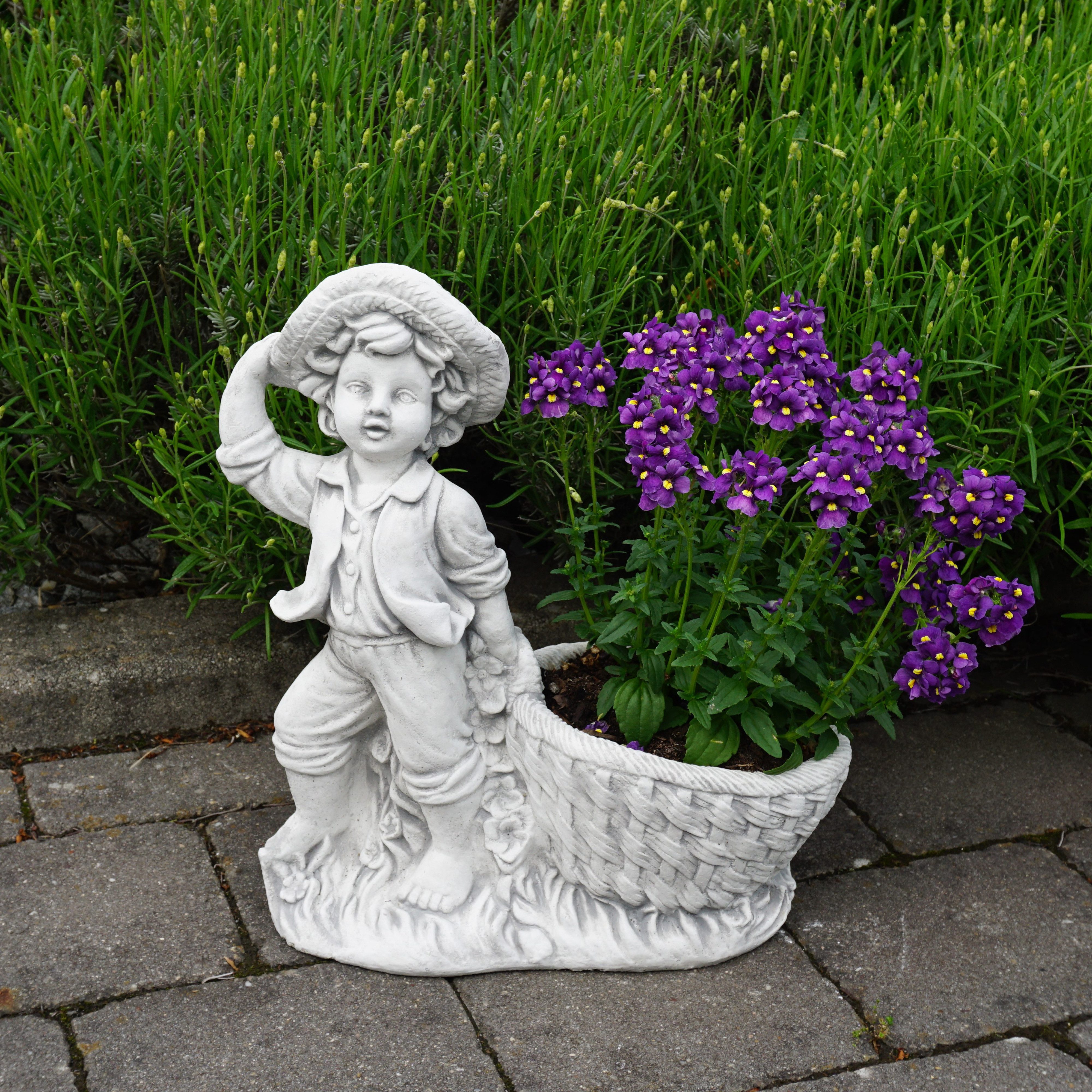 gartendekoparadies.de Плантатор Junge mit Blütentopf Pflanzgefäß, H. 40 cm, 1 Liter, 10 kg, Frostsicher