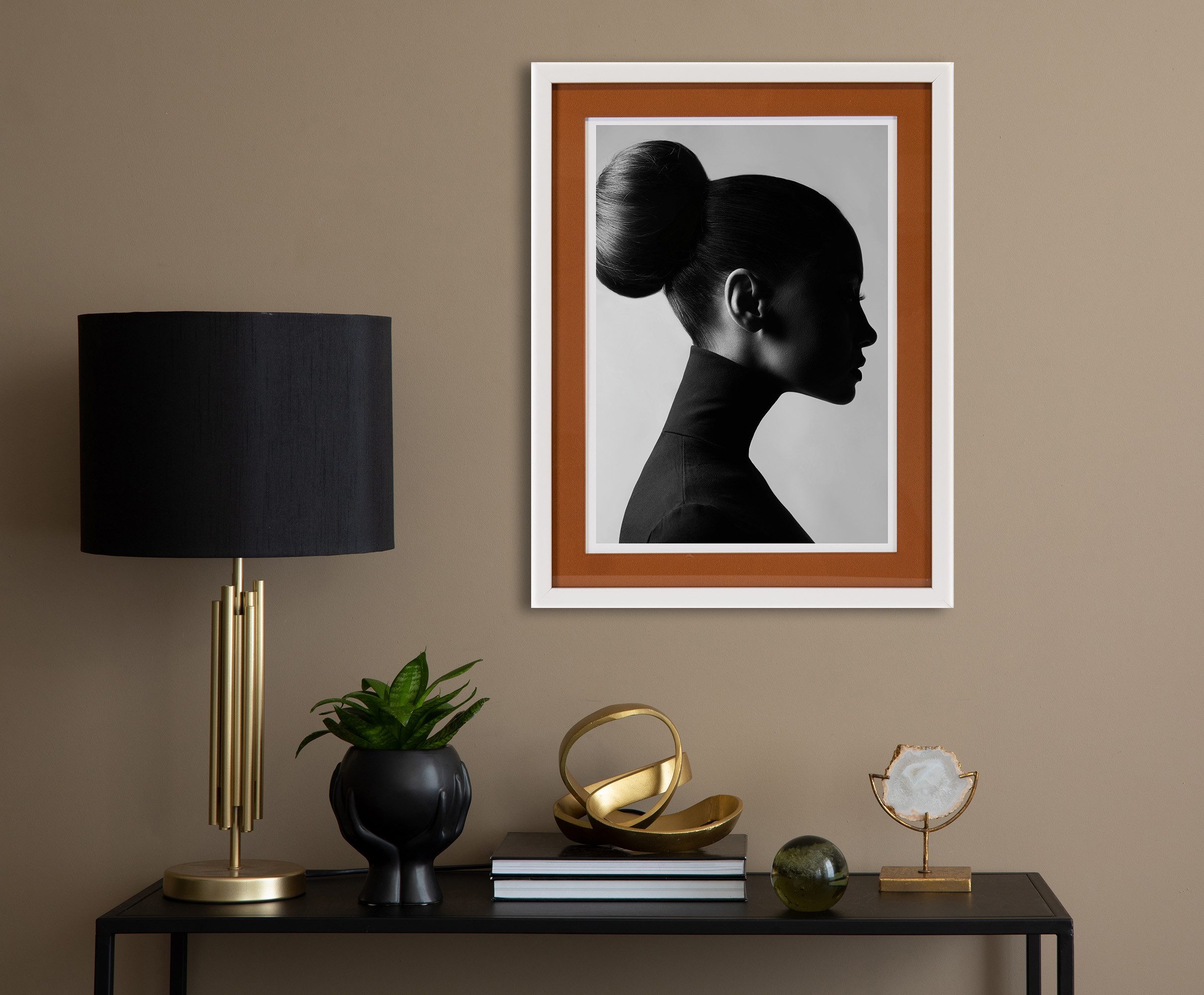 queence Bild mit Rahmen Frau im Profil schwarz weiß, Bilder von Frauen, Frau, Schwarz-Weiß (1 St), Poster mit buntem Acrylglas Passepartout