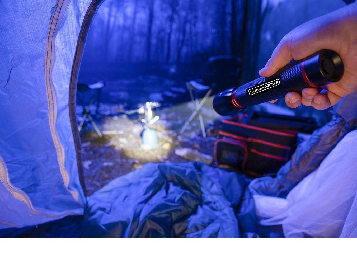 Black + Decker LED Taschenlampe LED-Taschenlampe 6 Watt, 200 Meter Reichweite, Länge 233 mm, drei verschiedene Licht-Modi - hoch, niedrig und pulsierend