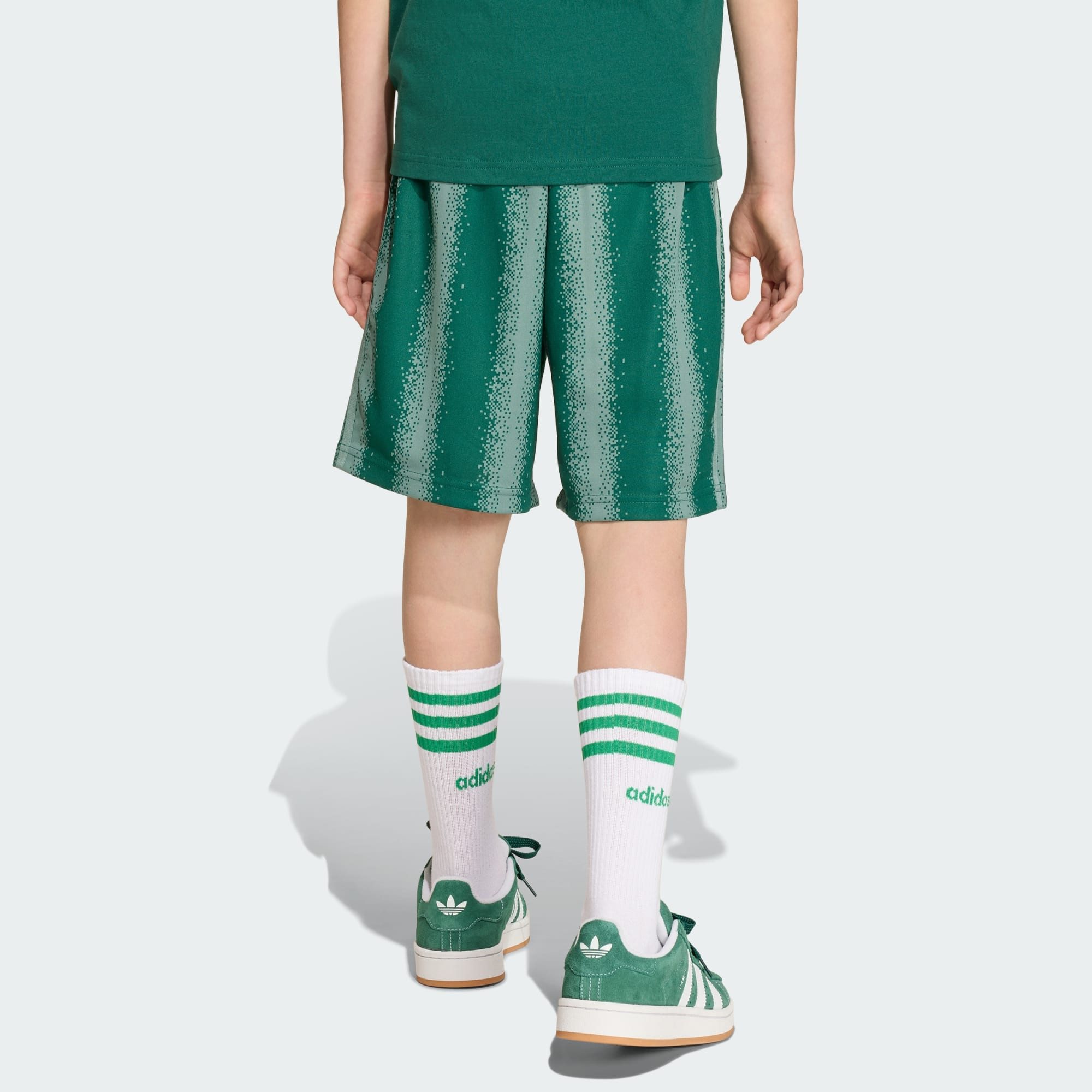 adidas Originals Shorts ADIDAS MINECRAFT OVERSIZED KNEE LENGTH SHORTS (1-tlg)