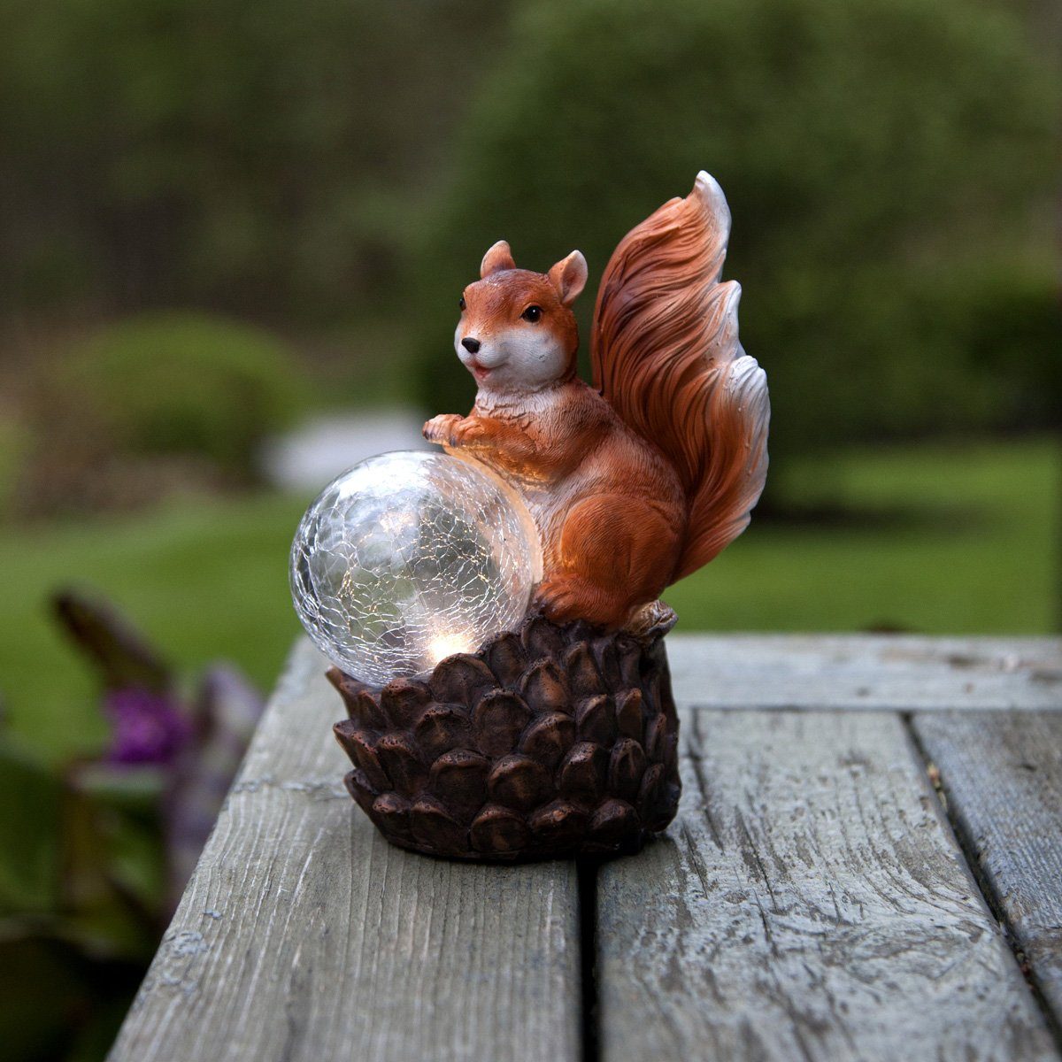 STAR TRADING LED Dekoobjekt LED Solar Gartenfigur Eichhörnchen mit Lichtkugel Sensor Gartendeko, LED Classic, warmweiß (2100K bis 3000K)