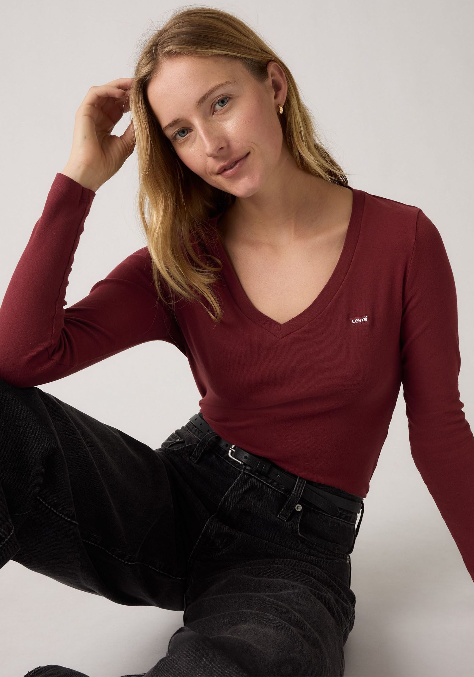Levi's® Langarmshirt ESSENTIAL HM LS VNECK günstig online kaufen