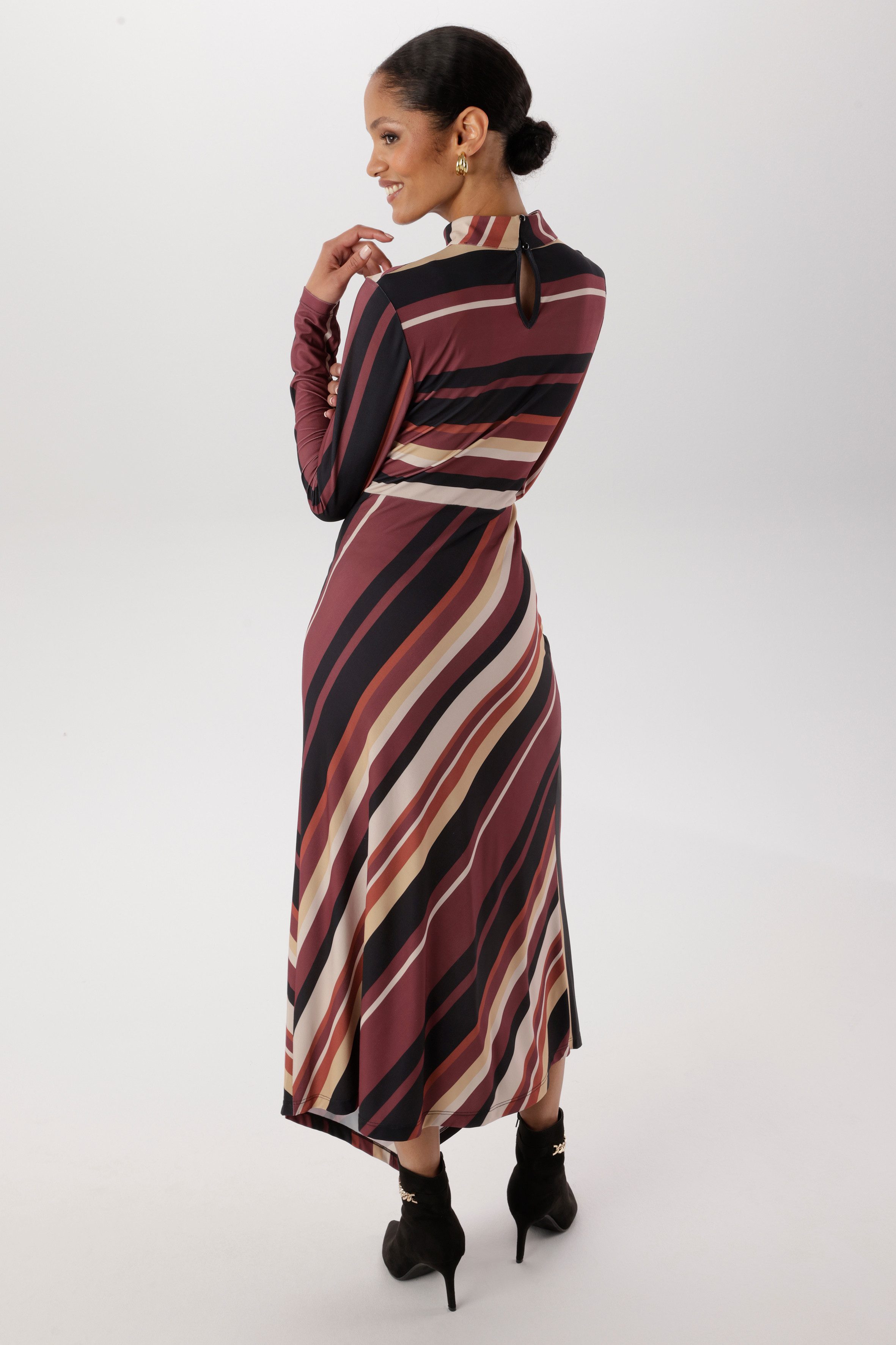 Aniston SELECTED Maxikleid Hinten mit 2 Knöpfen am Kragen zu schließen - NEUE KOLLEKTION – Bild 2 von 5