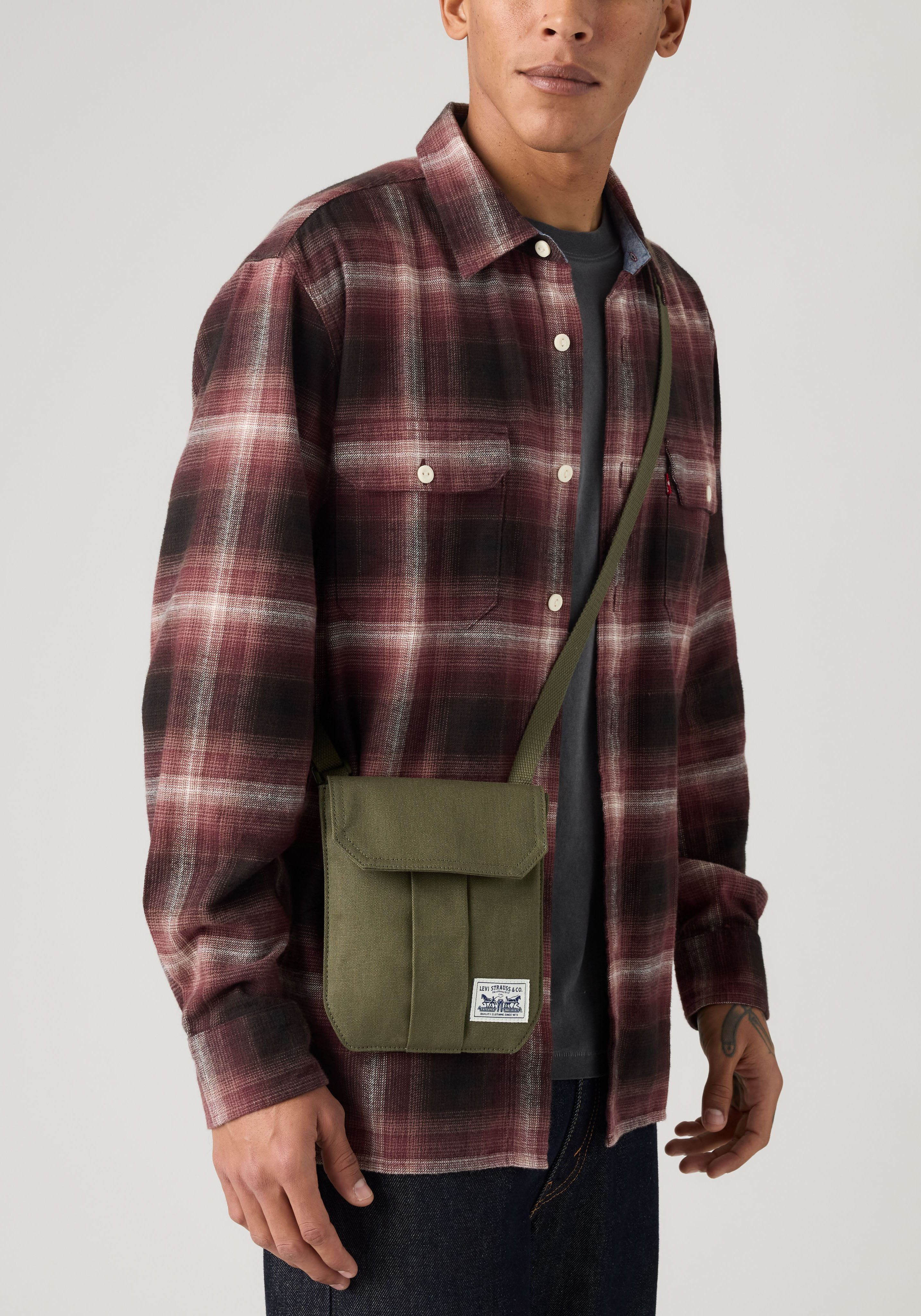 Levi's® Umhängetasche DUBOCE CROSSBODY POUCH, mit Logo Stickerei