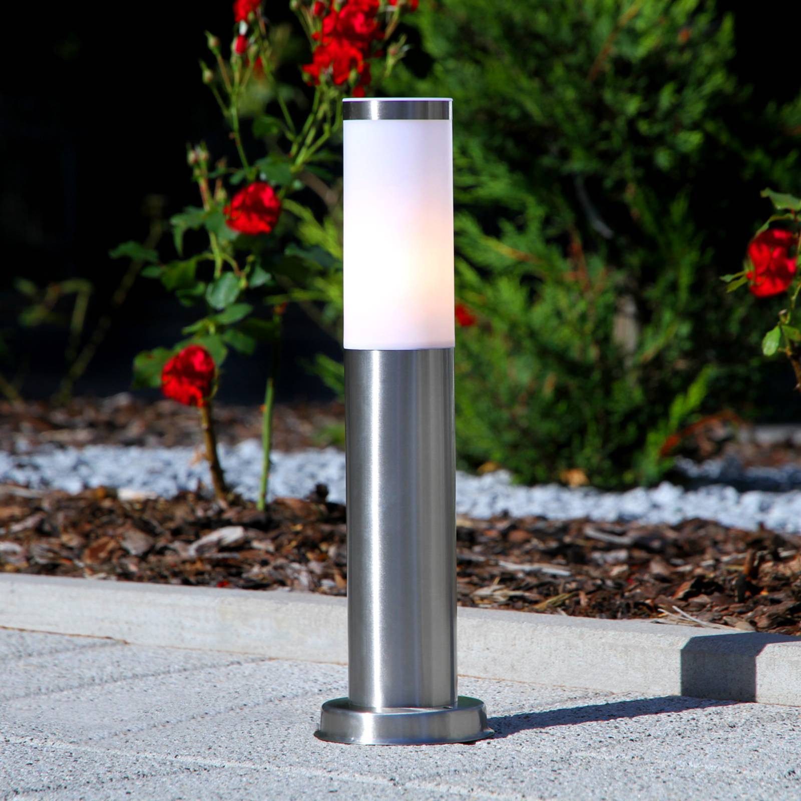 Lindby Außen-Stehlampe Kristof, Edelstahl Alu IP44, 1 x 15 W LED