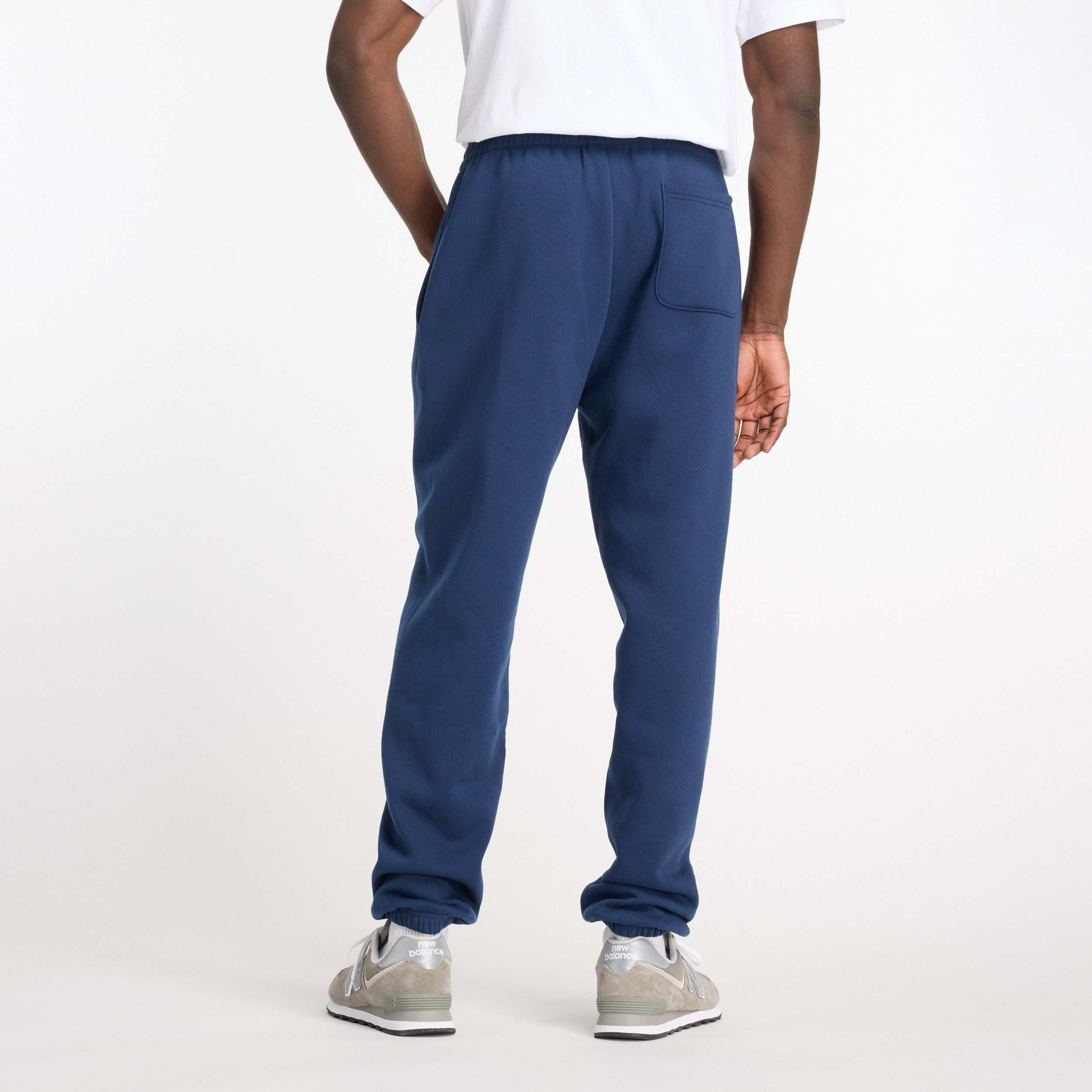 New Balance Jogginghose SPORT ESSENTIALS FLEECE JOGGER mit Eingrifftaschen, aus Fleece, lockere Passform