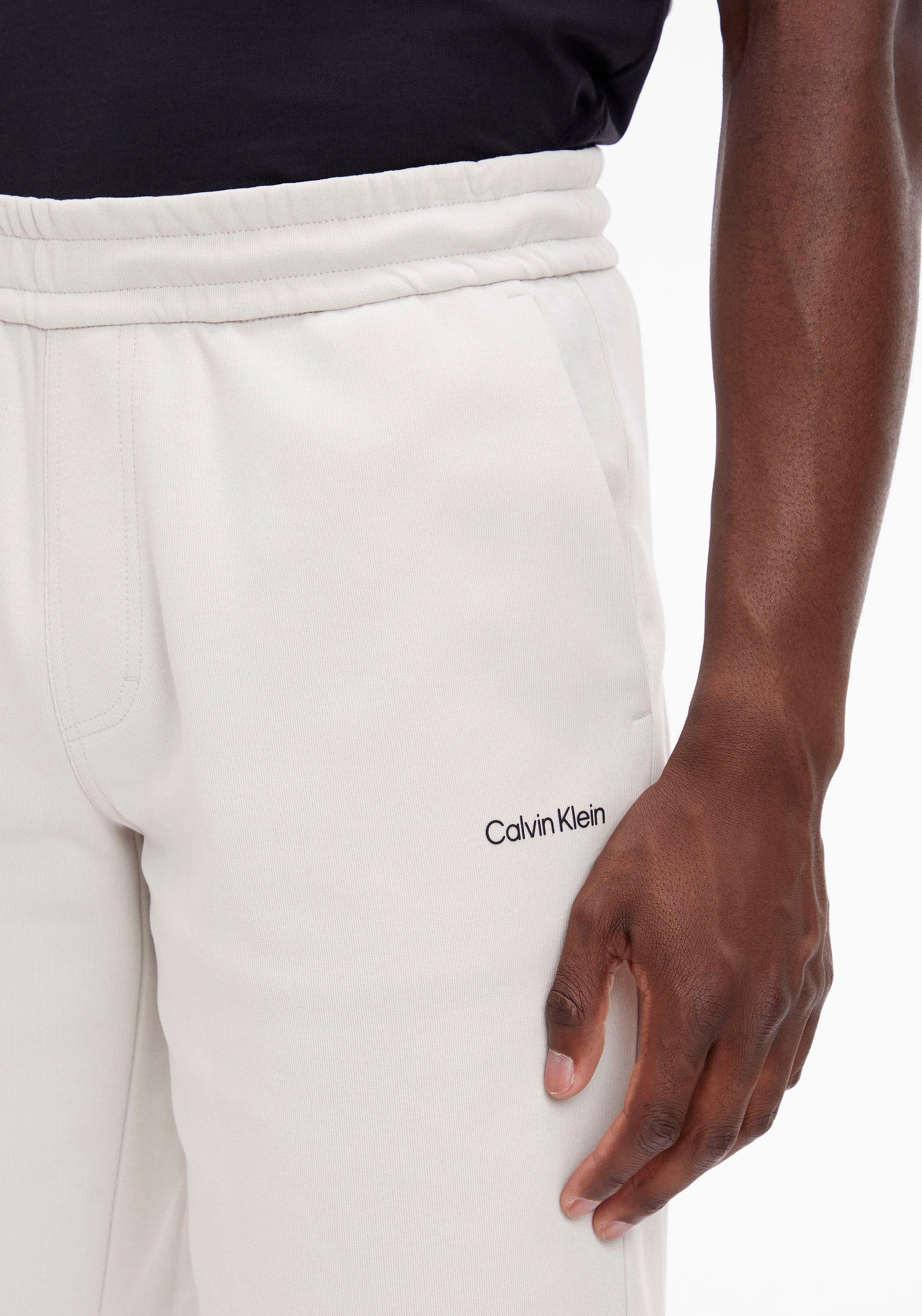 Calvin Klein Joggpants-Style beige im Bermudas