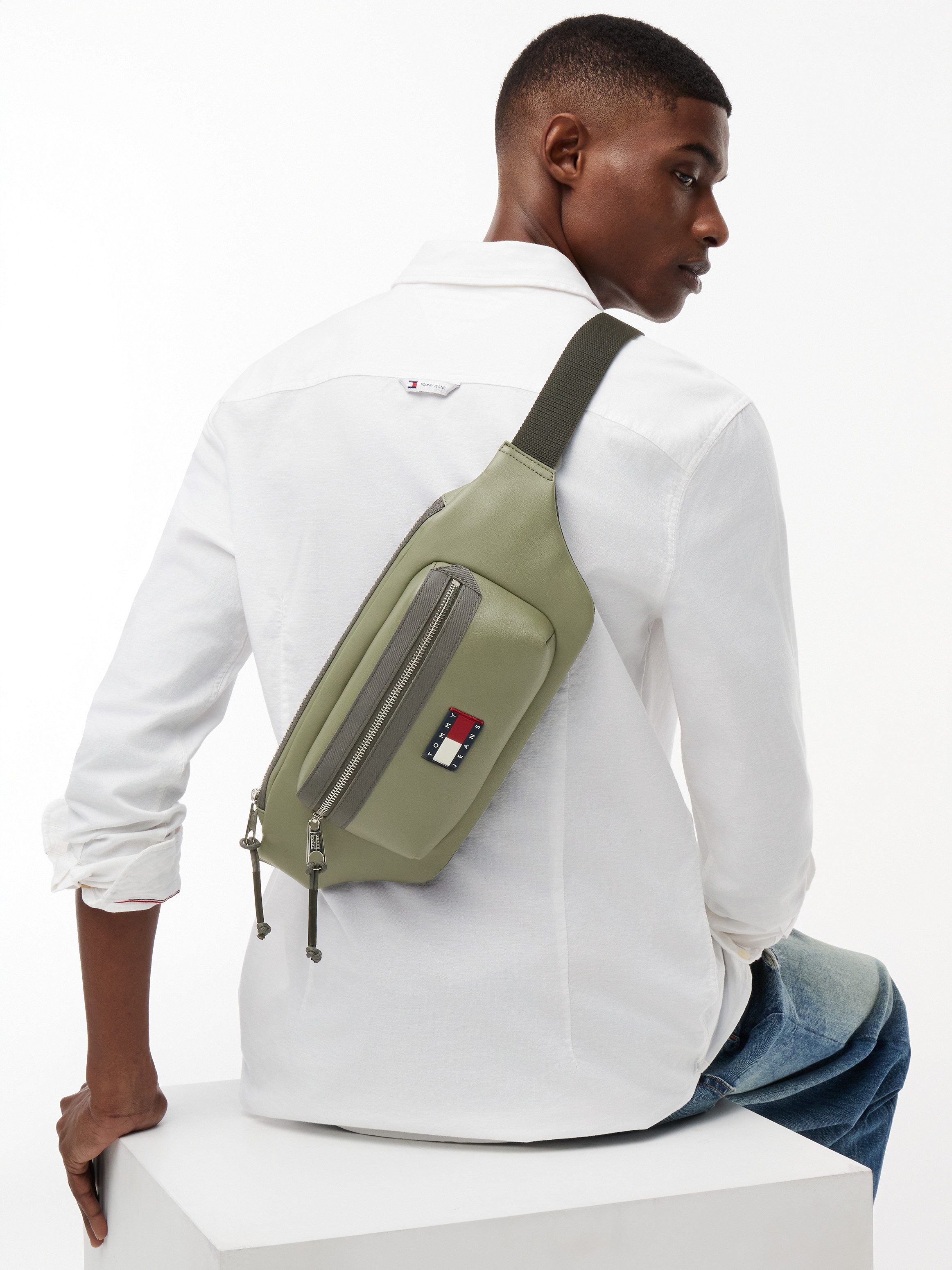 Tommy Jeans Bauchtasche TJM ELEVATED PU BUMBAG, Unisex Gürteltasche, Crossbody Bag mit Logo-Aufnäher