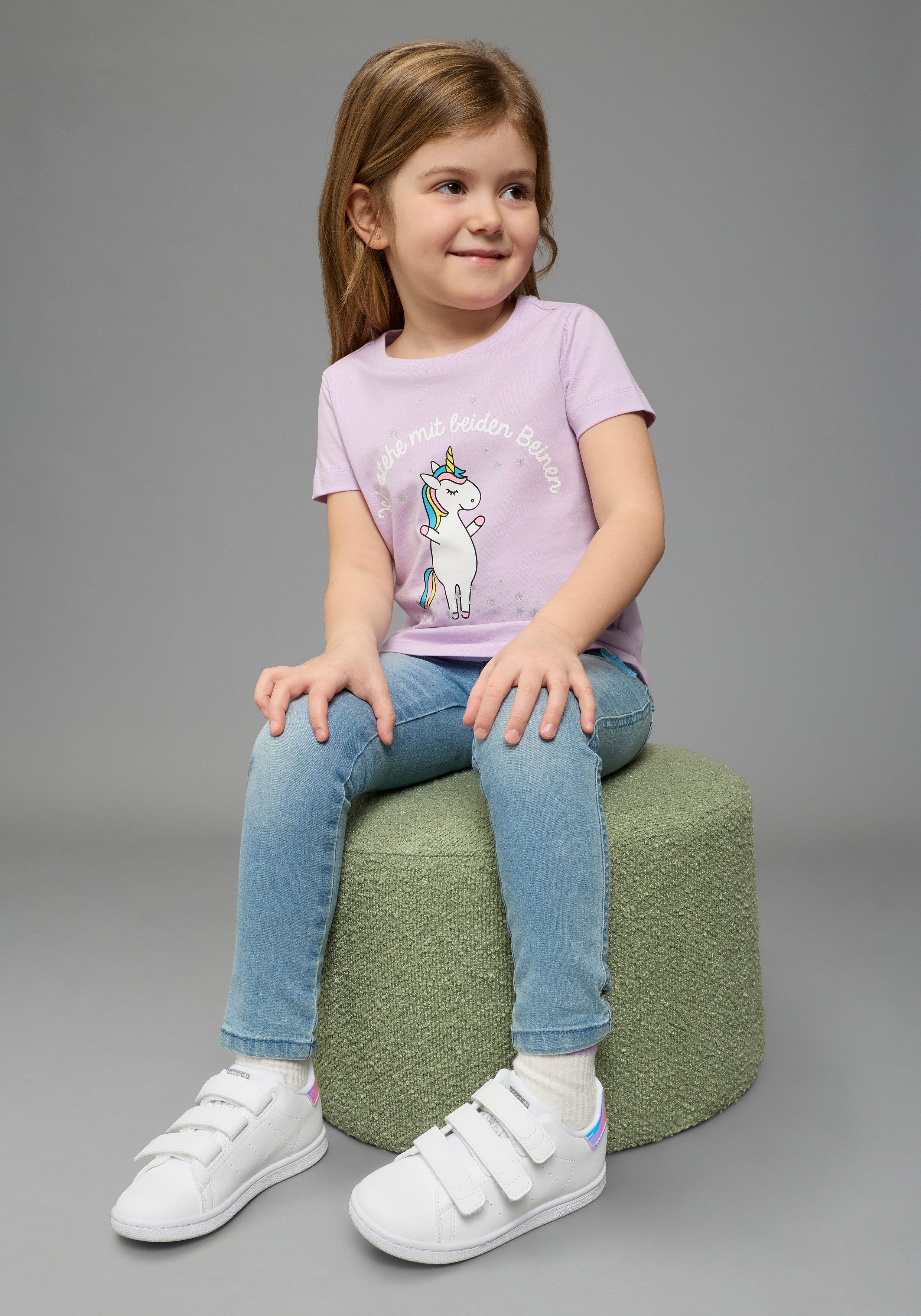 KIDSWORLD T-Shirt Mit Einhorn-Druck und Glitzereffekten mit stylischem Einhorn-Print – Bild 4 von 5