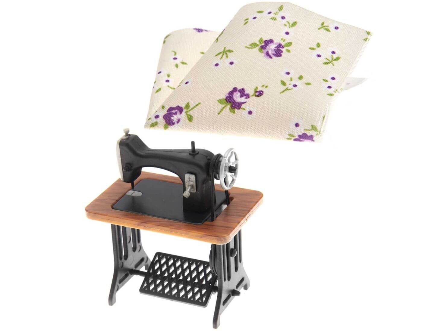 Rico Design Wichtel Miniatur Nähmaschine mit Stoff günstig online kaufen