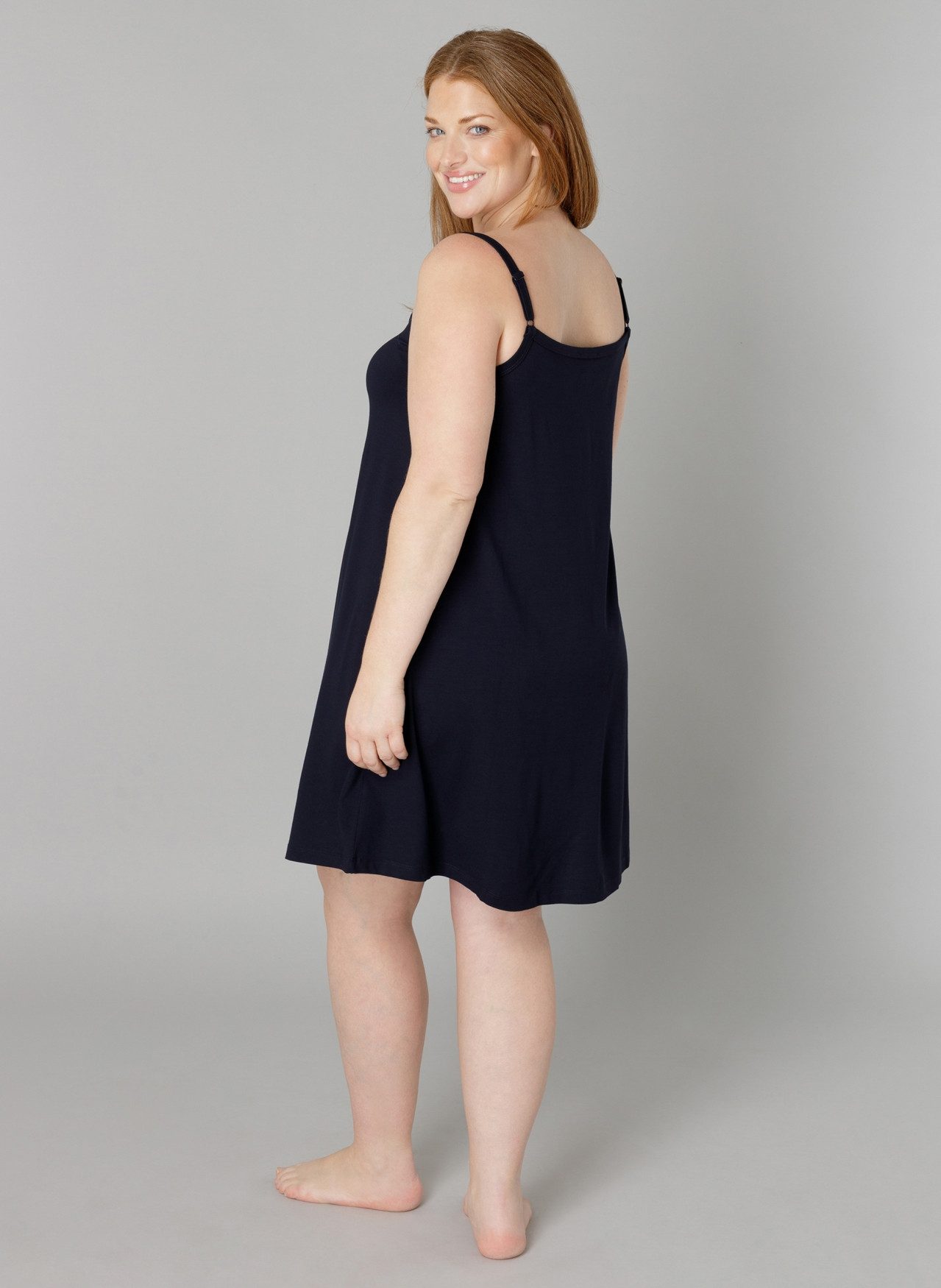 Base Level Curvy Trägerkleid Alissa Verstellbare Träger günstig online kaufen