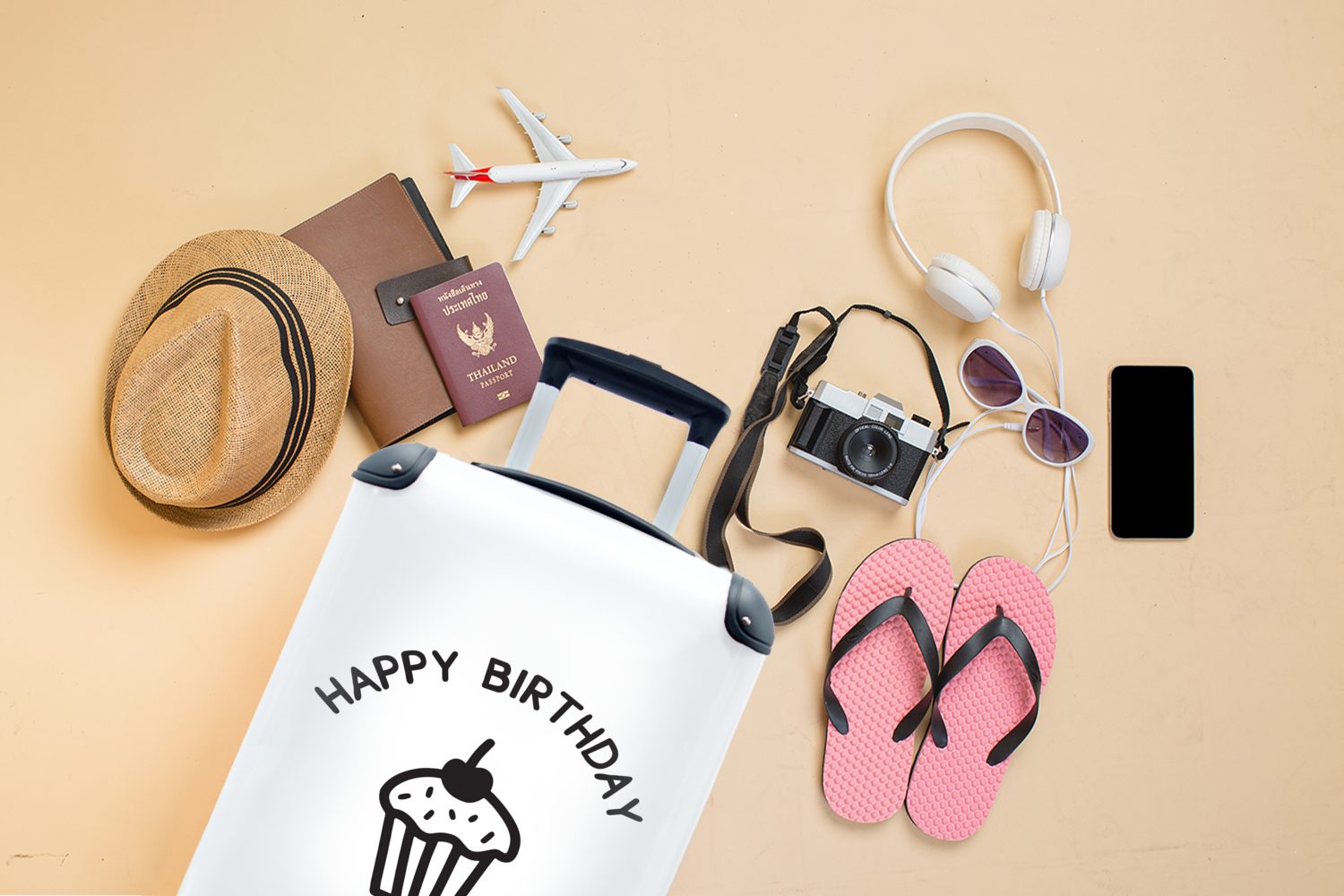 Reisetasche MuchoWow Handgepäck Ferien, einem 4 mit Handgepäckkoffer für Trolley, Cupcake mit Rollen, Birthday" weißem auf "Happy rollen, Hintergrund, Reisekoffer Zitat