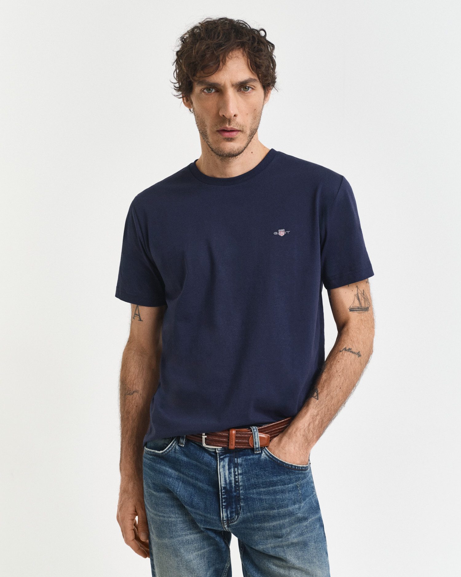 Gant T-Shirt REG SHIELD SS T-SHIRT mit Logostickerei auf der Brust