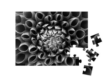 puzzleYOU Puzzle Makrofotografie: eine Dahlienblüte, schwarz-weiß, 48 Puzzleteile, puzzleYOU-Kollektionen Fotokunst
