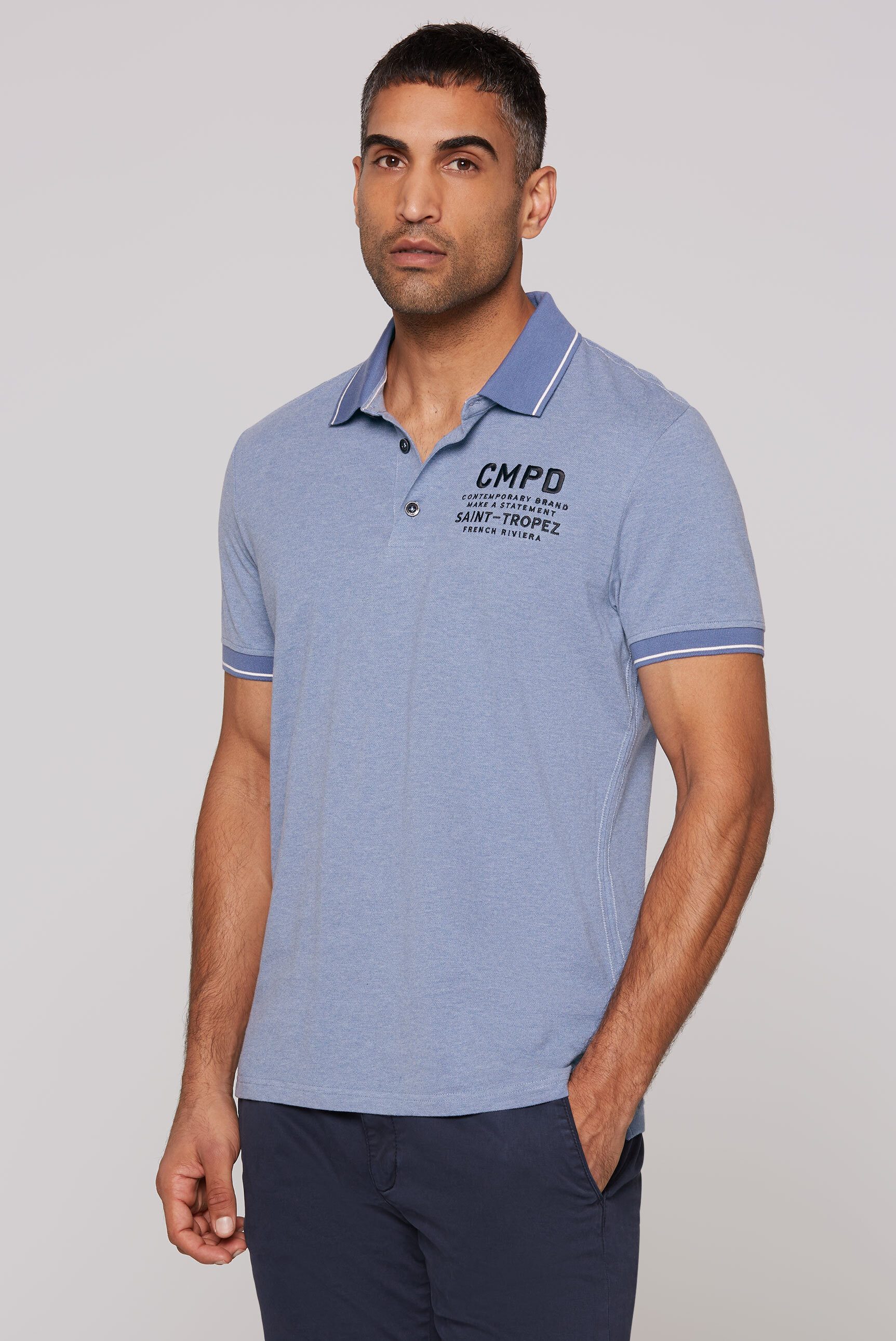 CMPD Poloshirt mit Seitenschlitze und längerer Rückenpartie