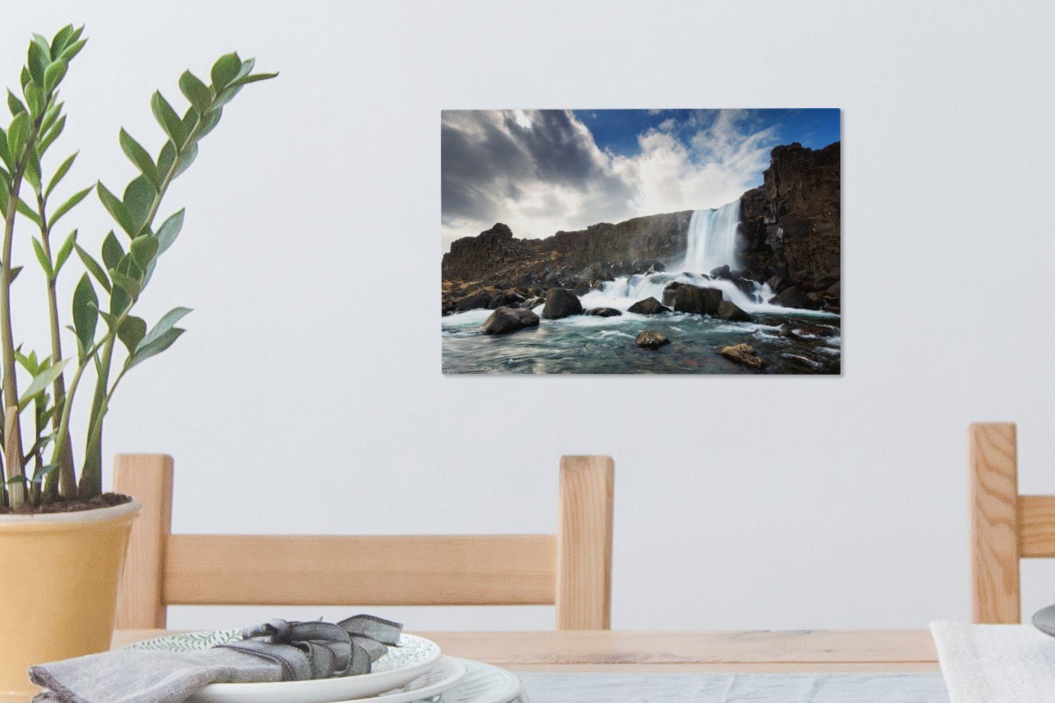 30x20 im der in in Wasserfall, Bach Wanddeko, Leinwandbilder, Þingvellir-Nationalpark Wandbild cm (1 Aufhängefertig, einen Island, Ein Leinwandbild OneMillionCanvasses® St),