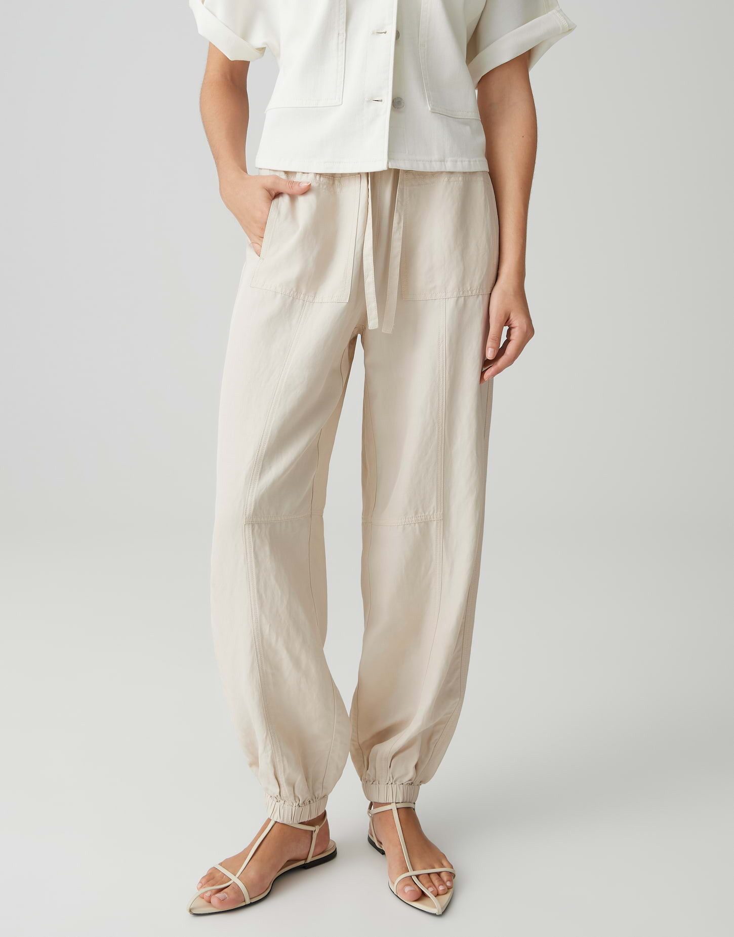 OPUS PANTS Stoffhose Mucia drift aus glatter Webware Cargotaschen unterstreichen den modernen Utility Look