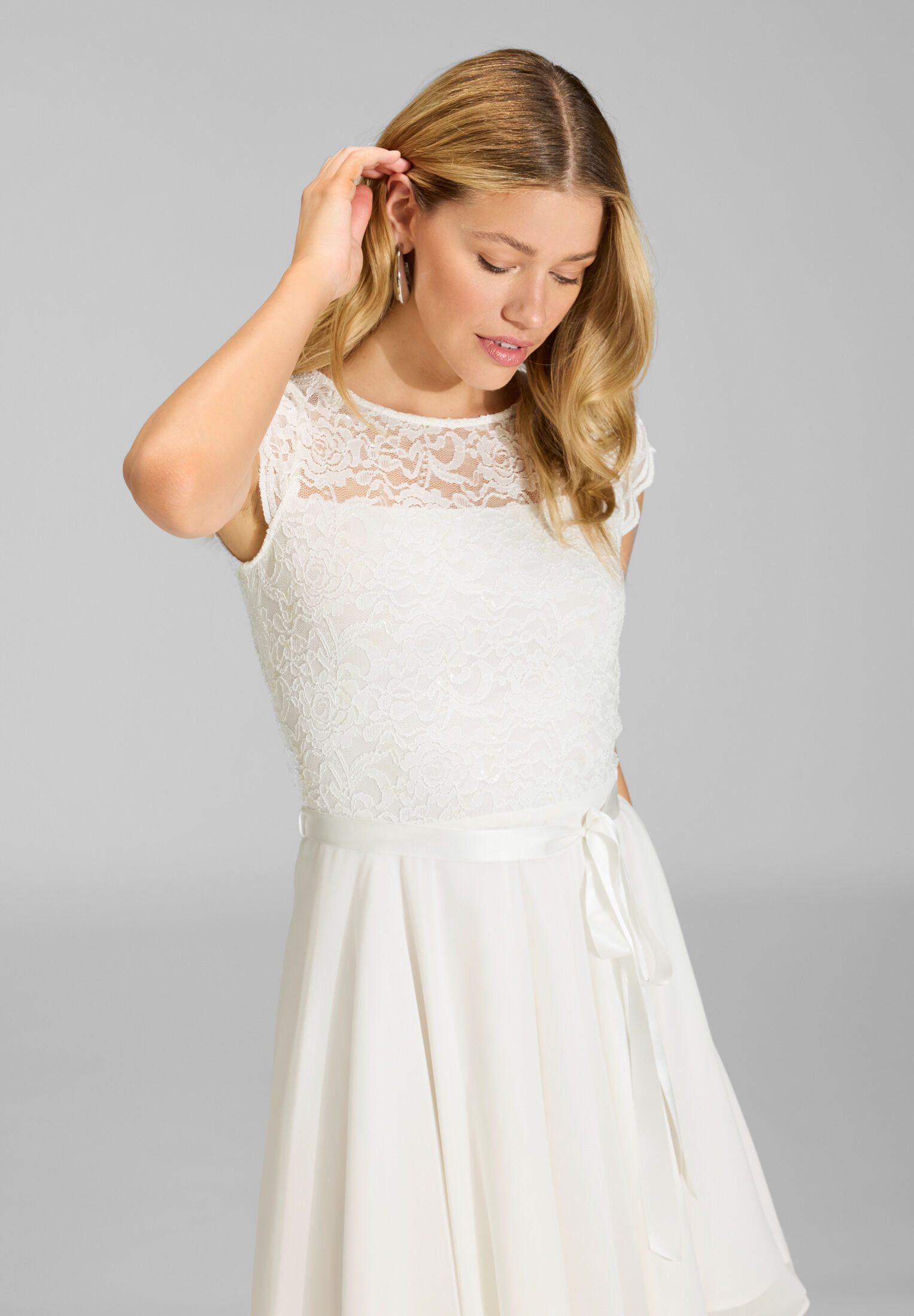 SWING Cocktailkleid Taillierte Passform mit ausgestelltem Rockteil