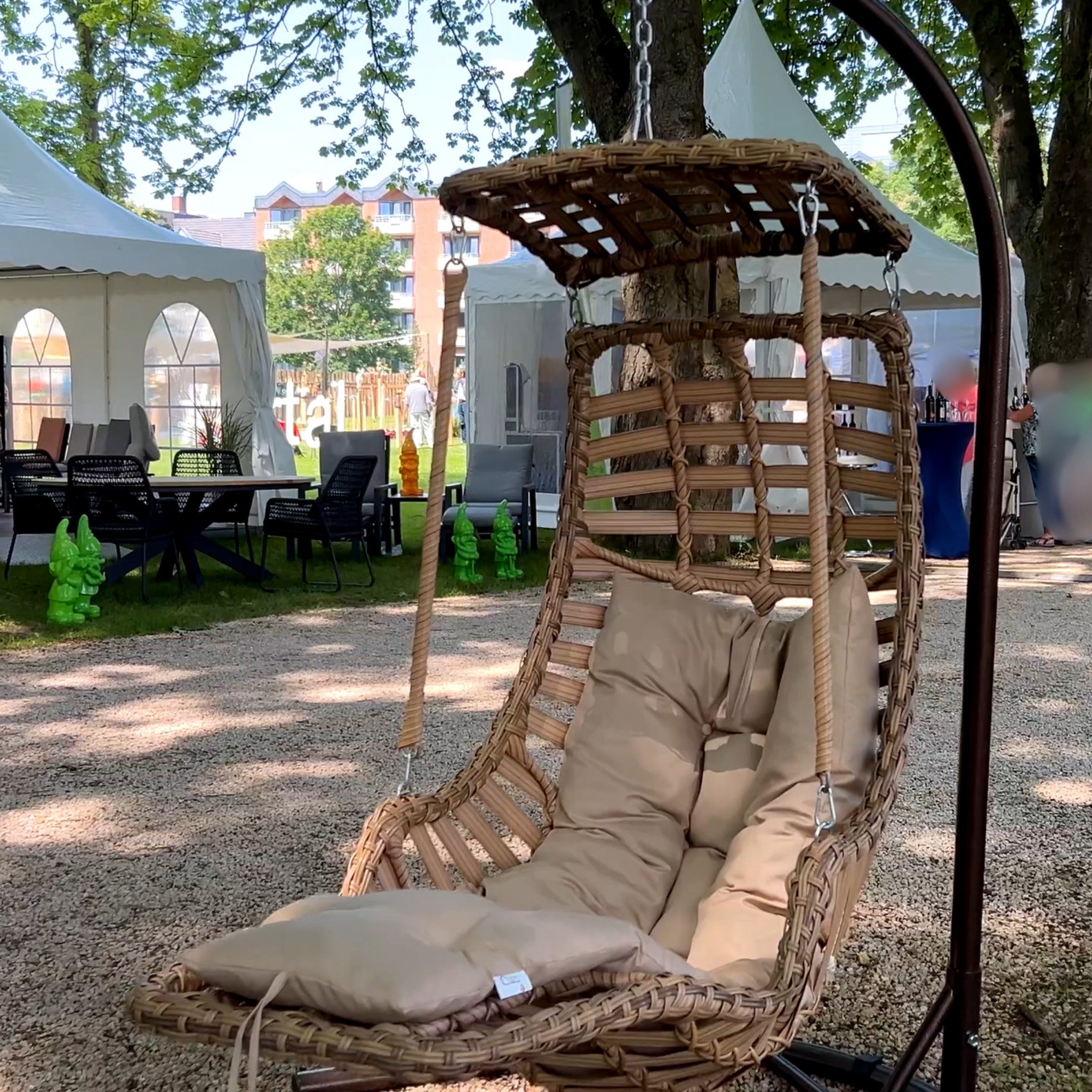 gowoll Hängesessel mit Gestell und Kissen Handgeflechtet Rattan Gartenschaukel Bodrum, mit Relaxfunktion