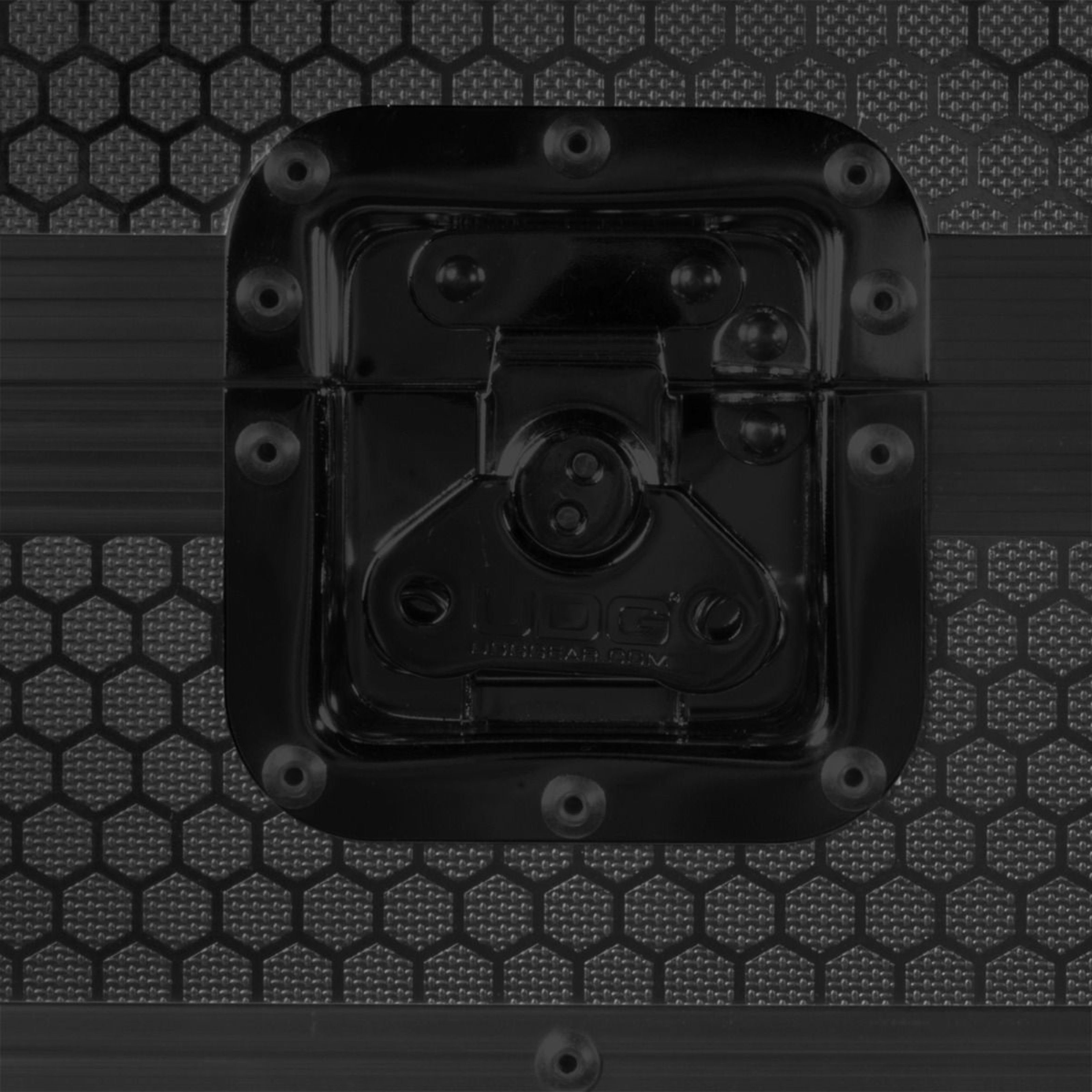 UDG Koffer, Ultimate Flightcase NI Traktor Kontrol S2 MK3 Black Plus (U91062BL)