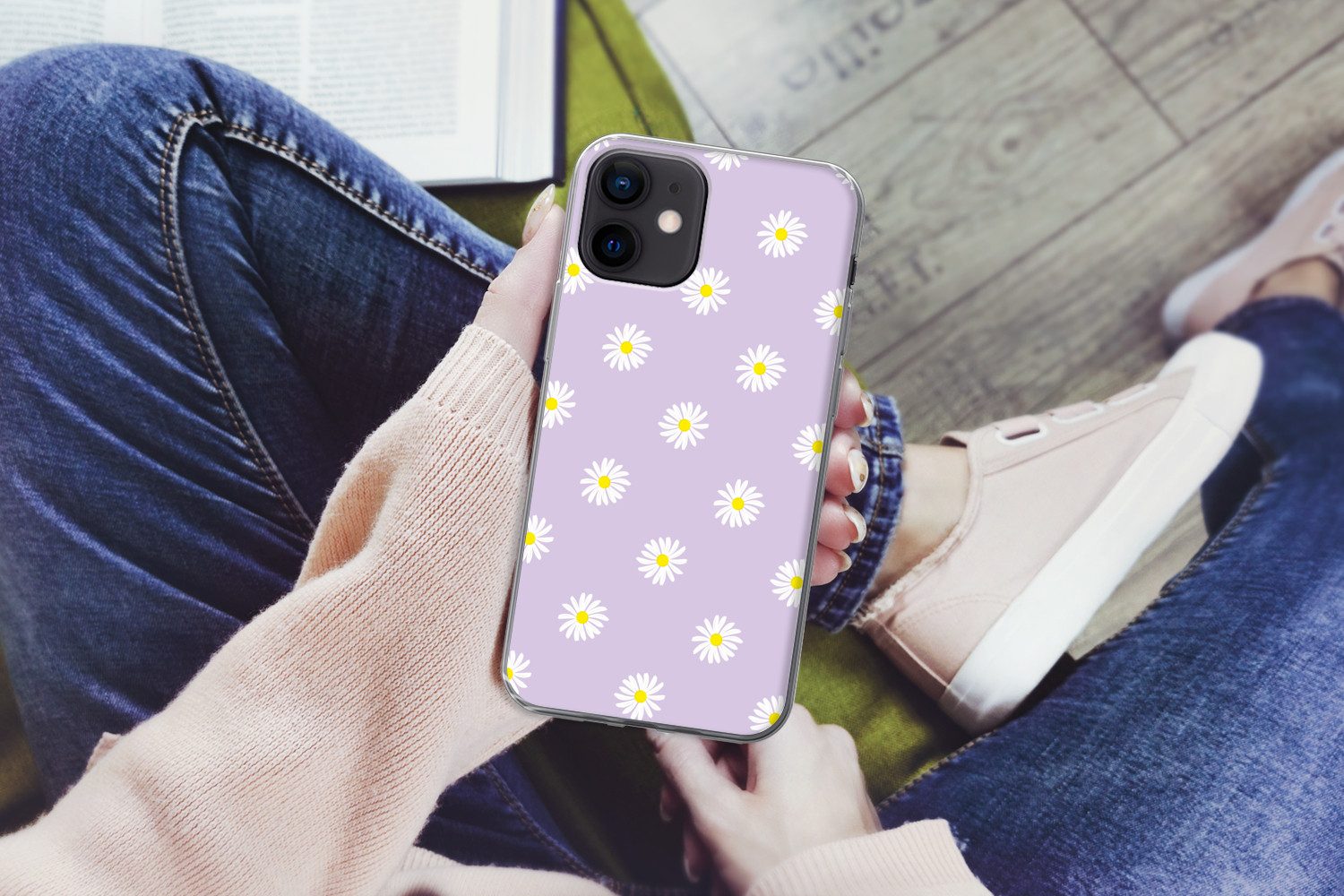 MuchoWow Handyhülle für Apple iPhone 12 mini Gänseblümchen - Pastell - Weiß - Lila - Blume, Smartphone-Bumper, Print, Handy Schutzhülle Dünn