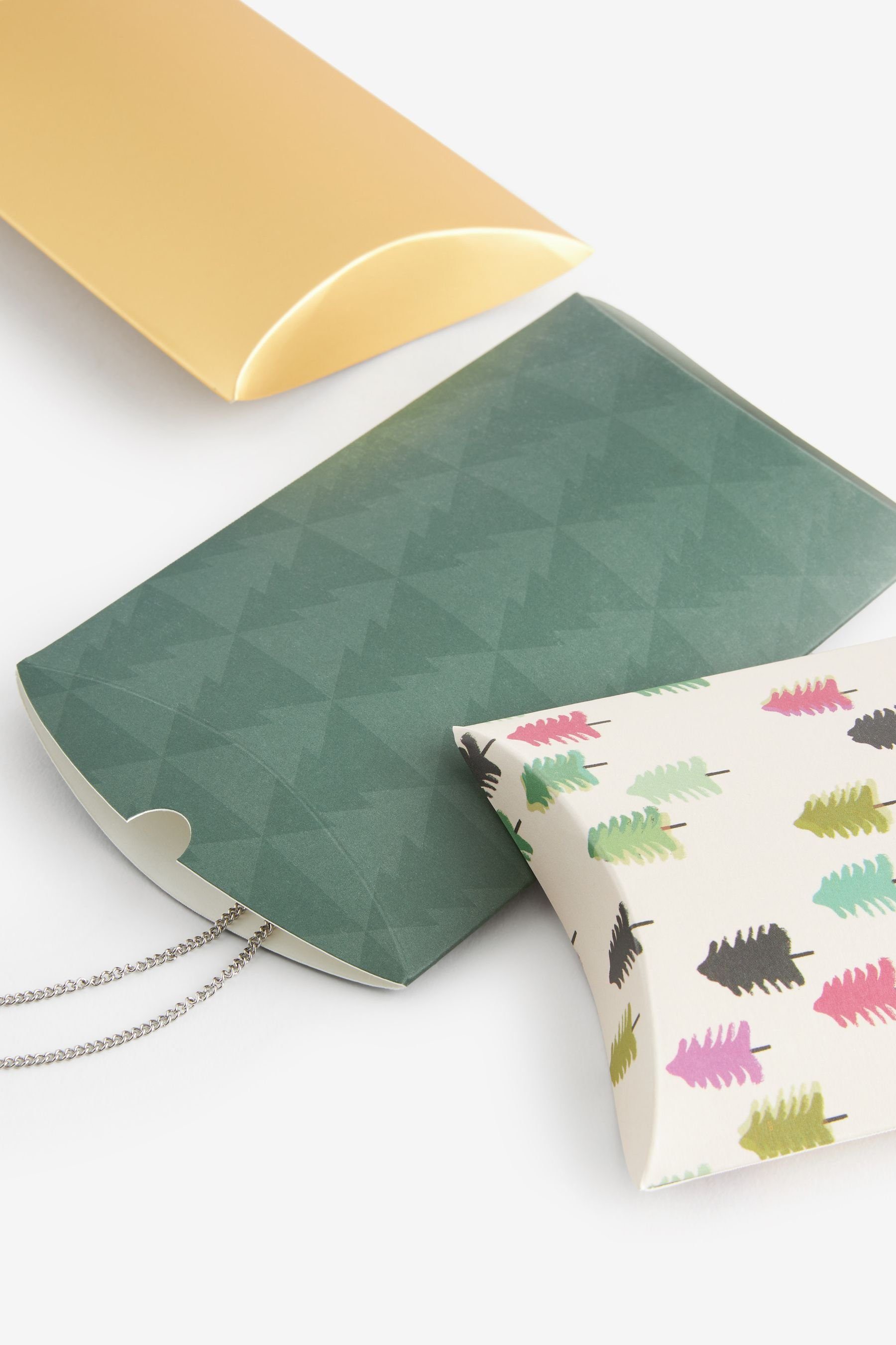Next Geschenkpapier Kissen mit Weihnachtsbaummotiv (1St) Geschenkbox