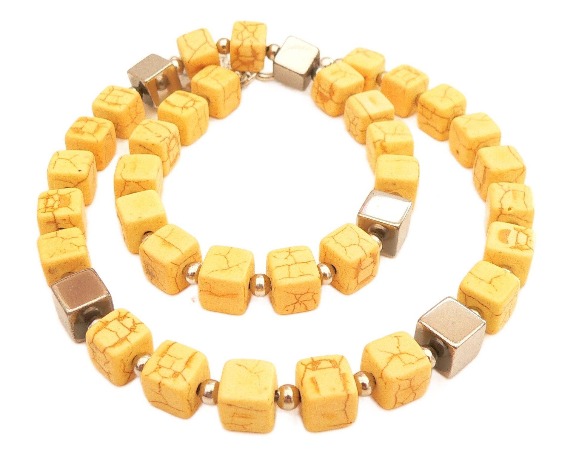traumschmuck Collier 456i Halskette Würfelkette Würfel Hämatit silber Howlith gelb (Geschenk, Muttertag, Weihnachten, Geburtstag, Valentinstag, incl. Schmuckbox), handgefertigt, Made in Germany