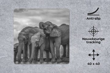 MuchoWow Gaming Mauspad Wasser trinkende Elefanten in Schwarz-Weiß (1-St), Mousepad mit Rutschfester Unterseite, Gaming, 40x40 cm, XXL, Großes