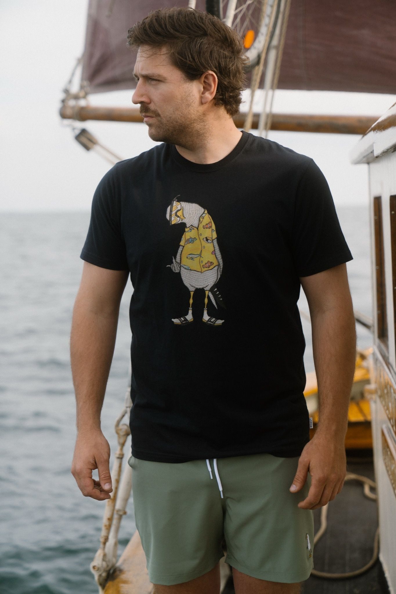 Lakor T-Shirt Flipping the Bird